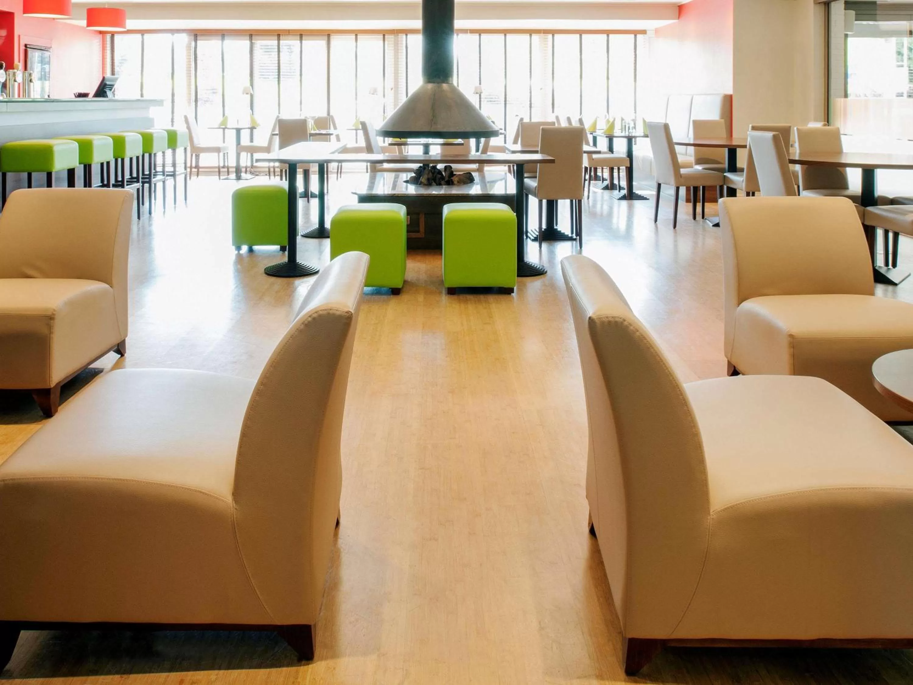 Lounge or bar in ibis Styles Louvain-la-Neuve Hotel and Events