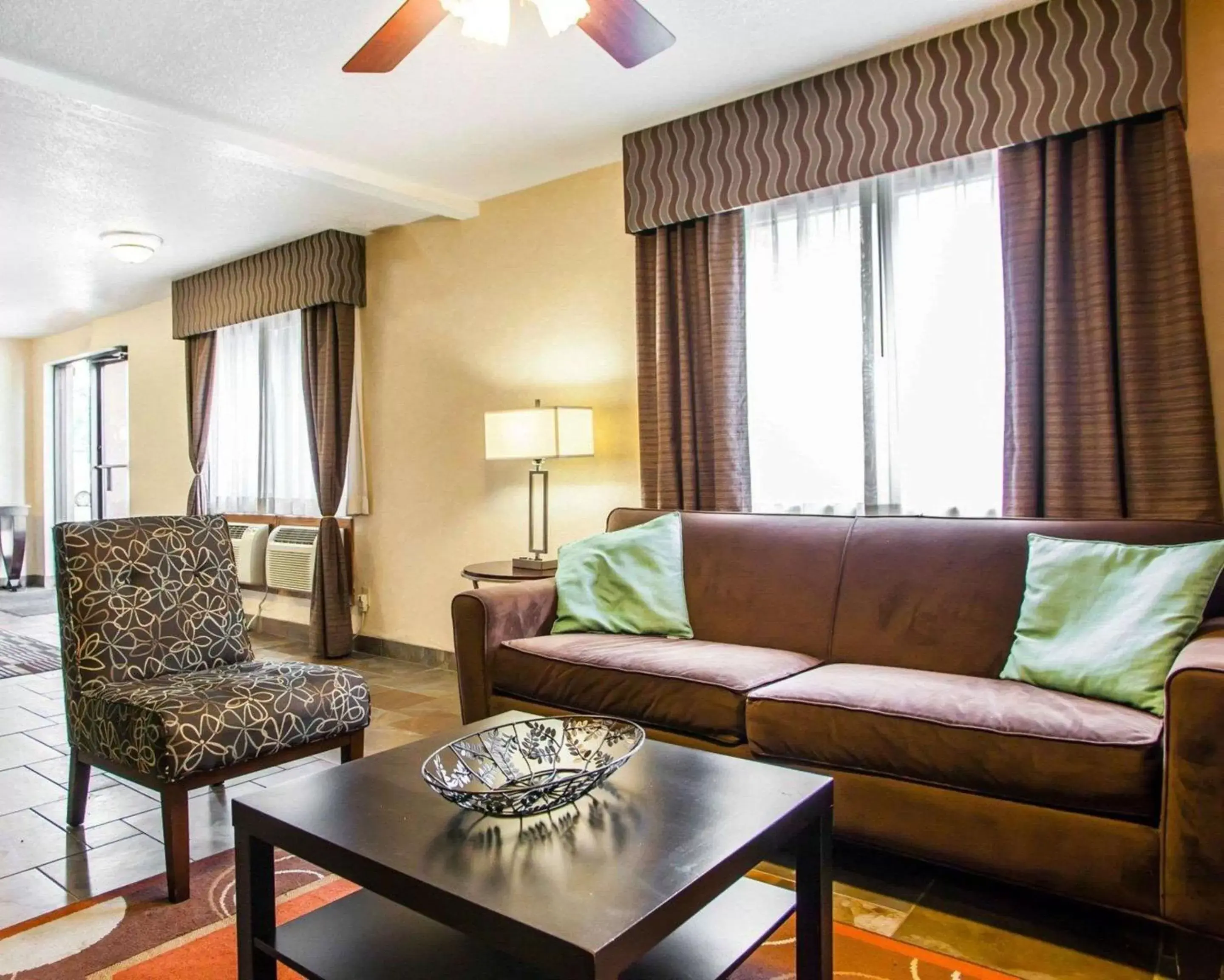 Lobby or reception, Seating Area in Quality Inn & Suites Ankeny-Des Moines