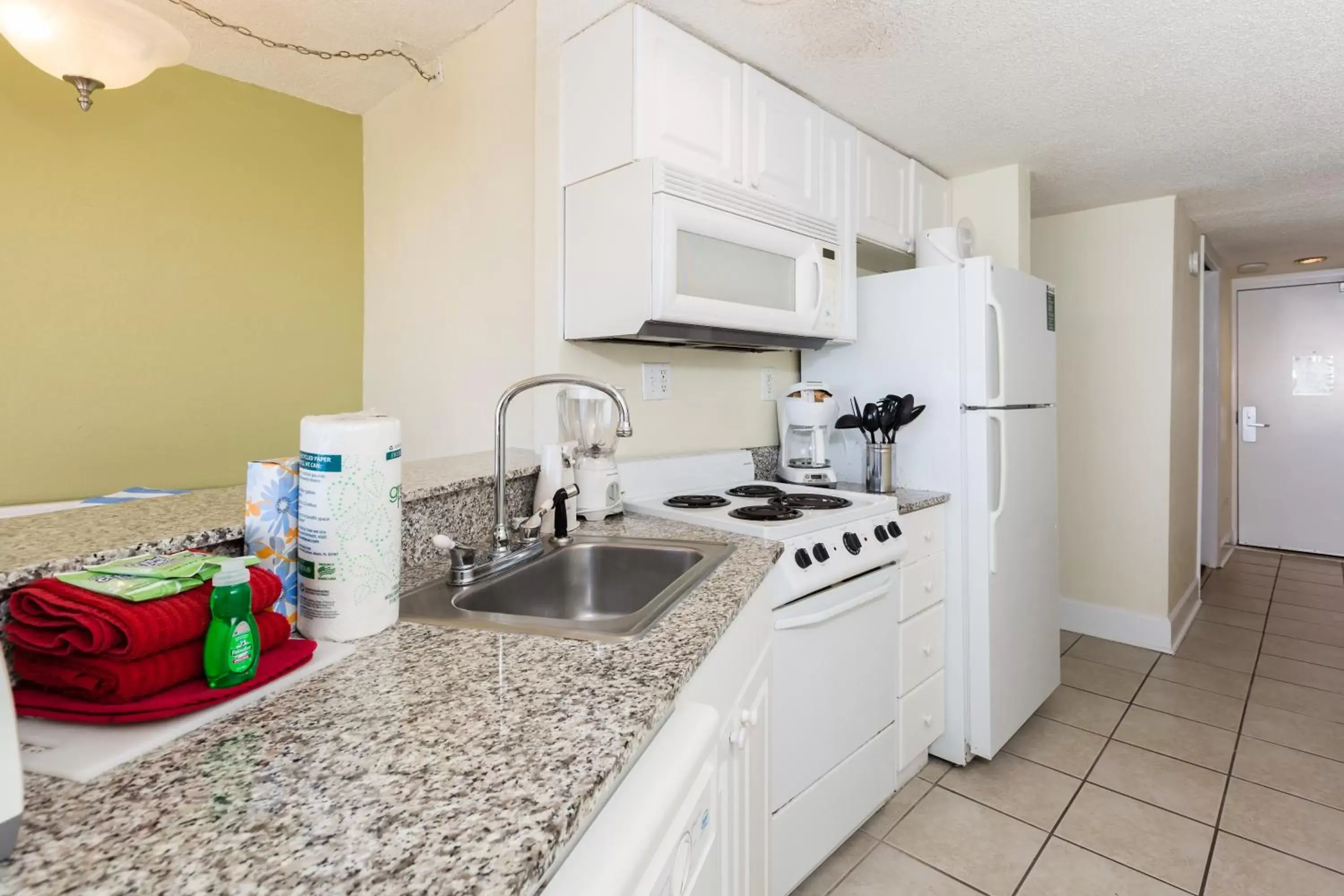 Kitchen or kitchenette, Kitchen/Kitchenette in Maritime Beach Club by Capital Vacations