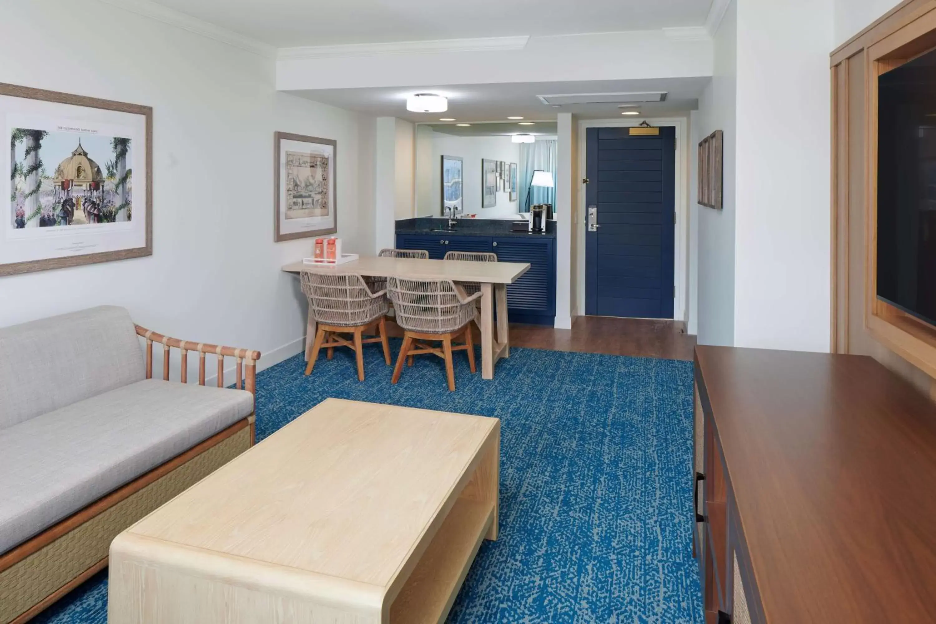 Bedroom, Seating Area in OUTRIGGER Reef Waikiki Beach Resort