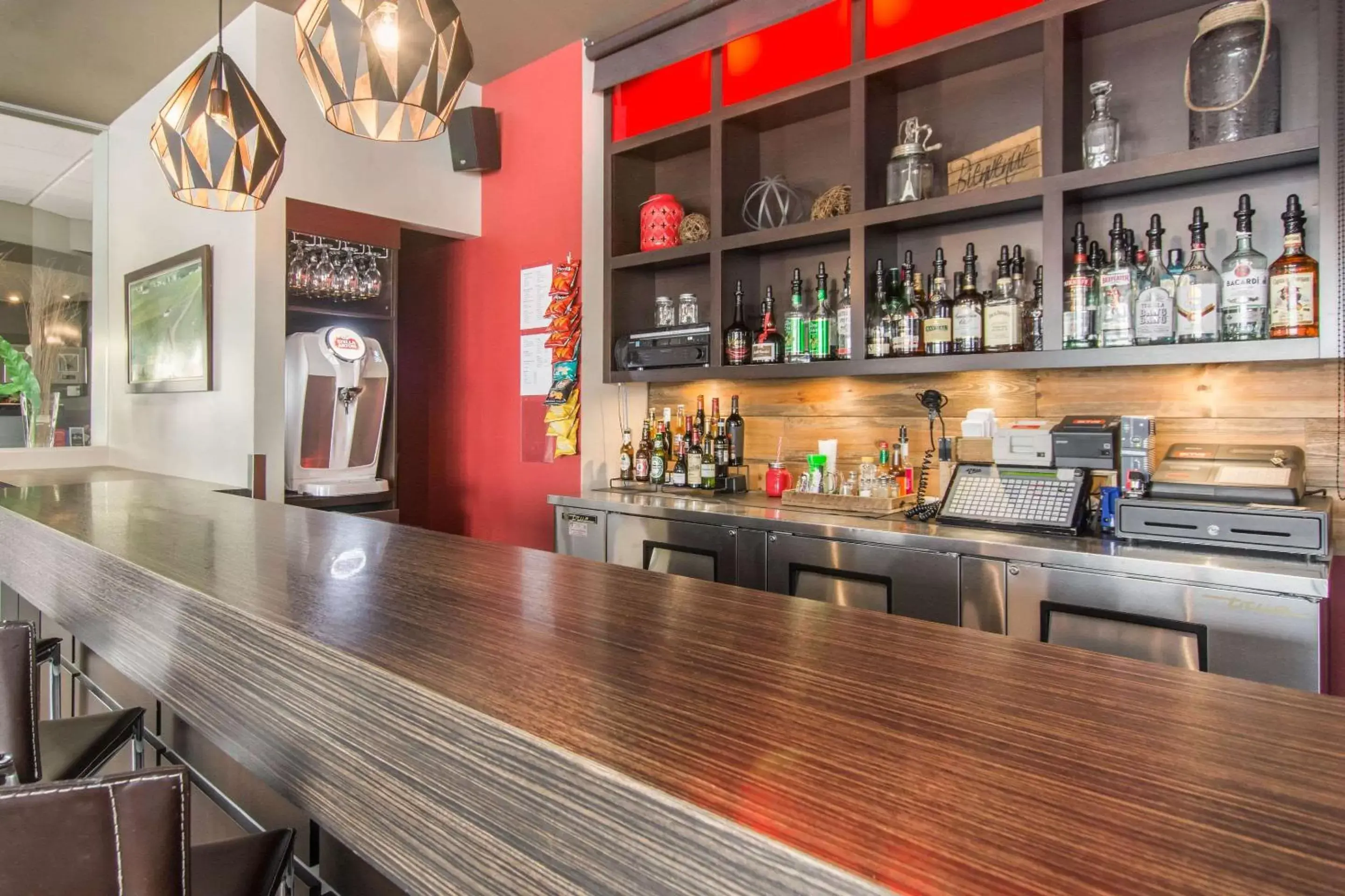 Lounge or bar, Lounge/Bar in Econolodge Inn & Suites St-Apollinaire