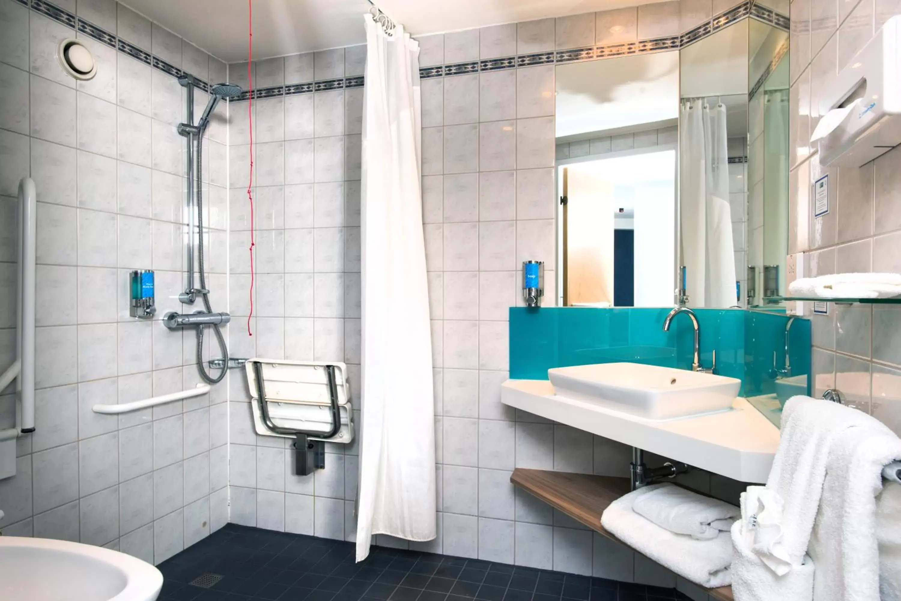 Bathroom in Holiday Inn Express London Luton Airport, an IHG Hotel