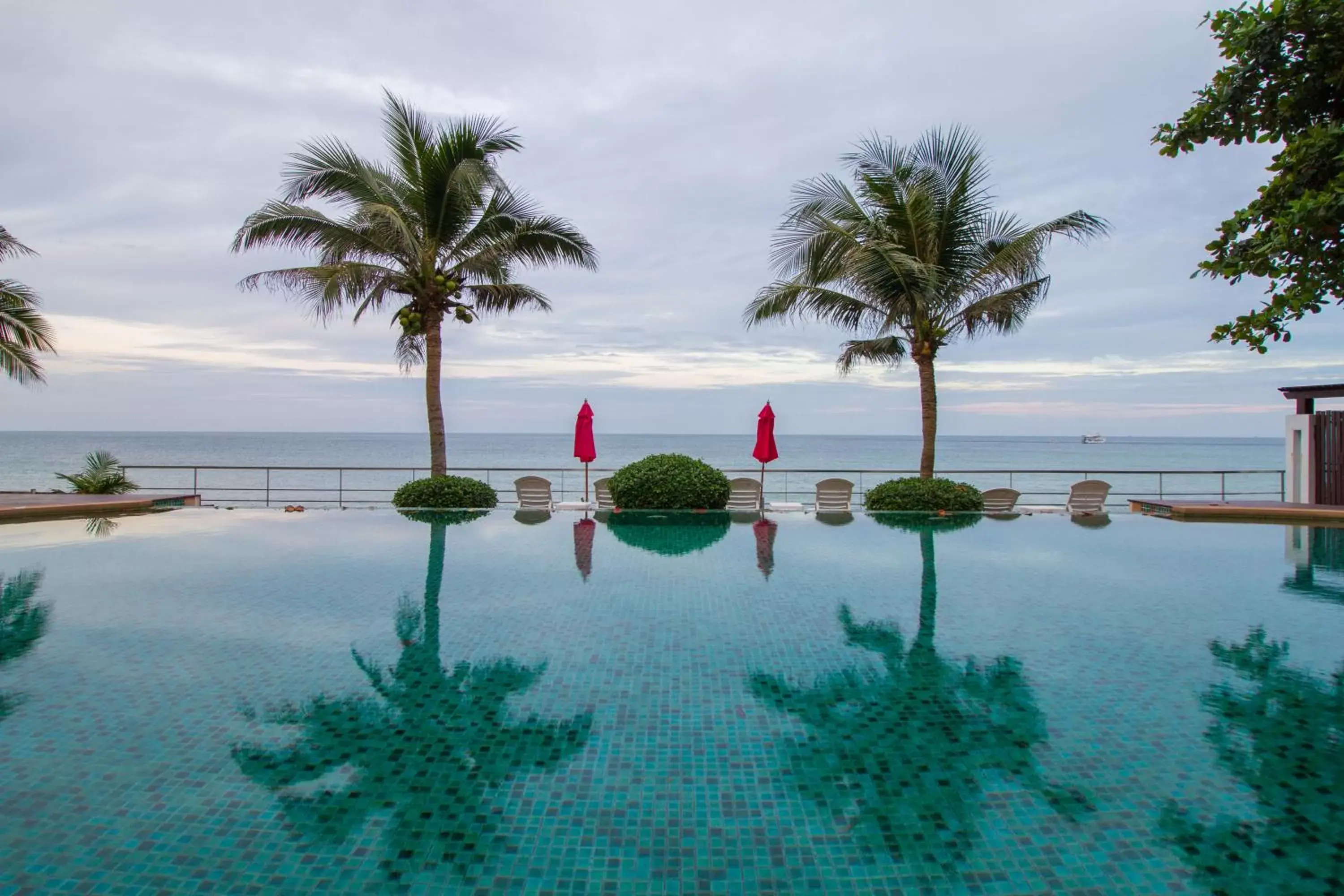 Swimming Pool in Koh Chang Grandview Resort