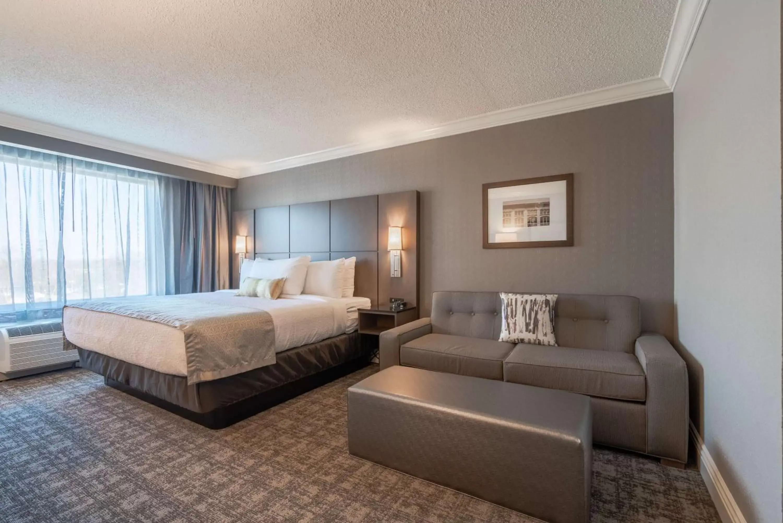 Bedroom in Best Western Premier Airport/Expo Center Hotel