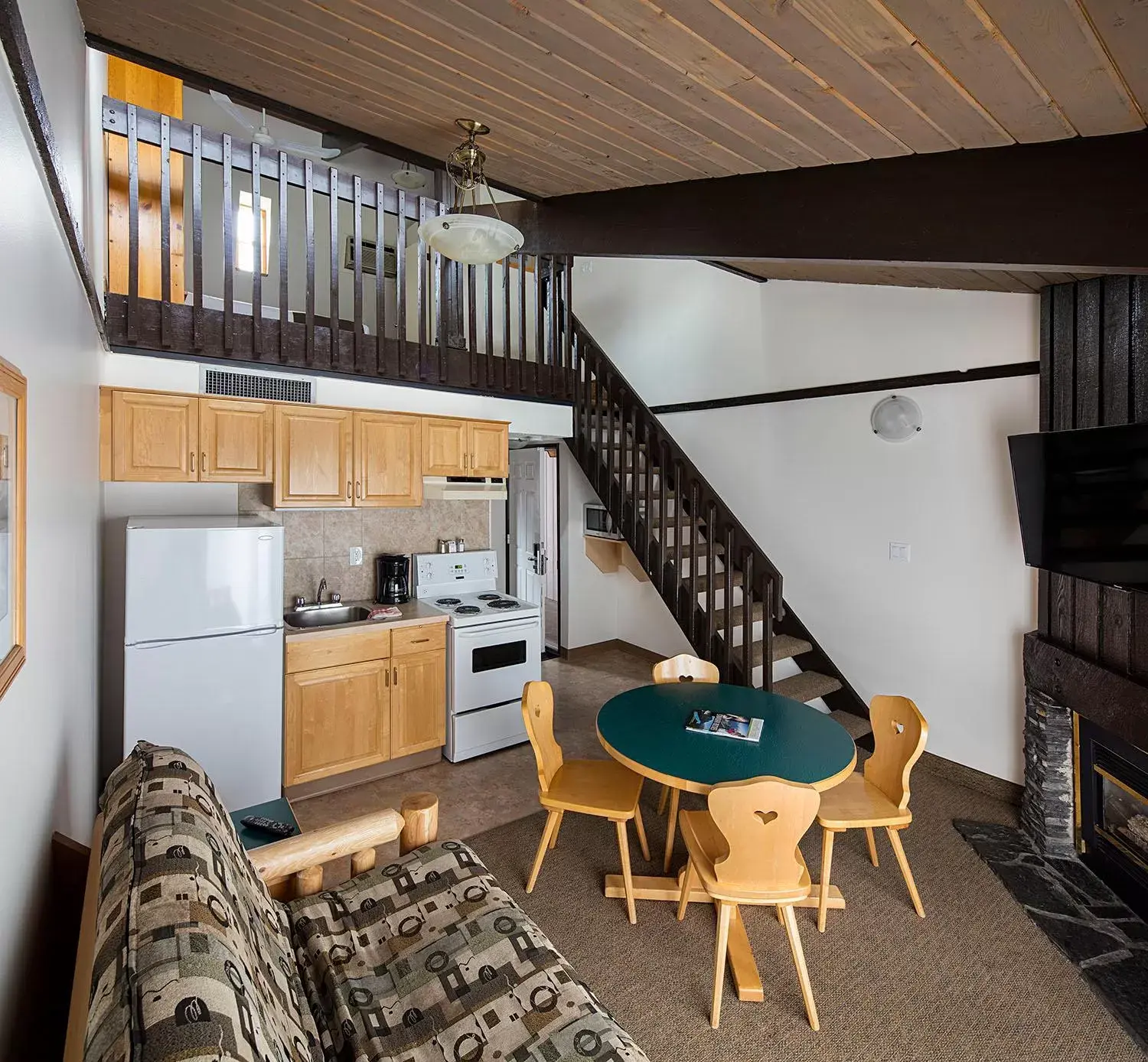 Kitchen or kitchenette, Kitchen/Kitchenette in Rocky Mountain Ski Lodge