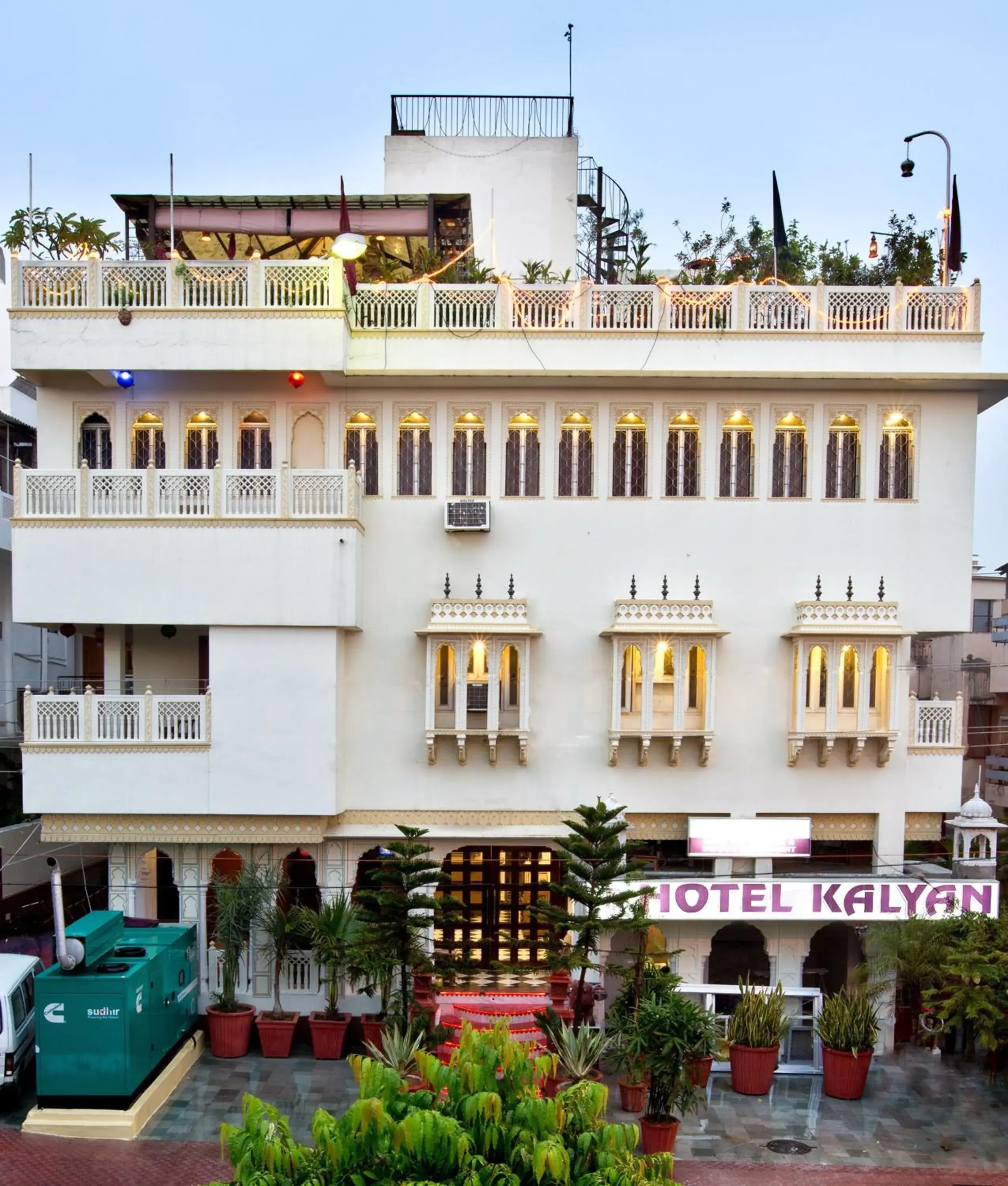 Facade/entrance in Hotel Kalyan