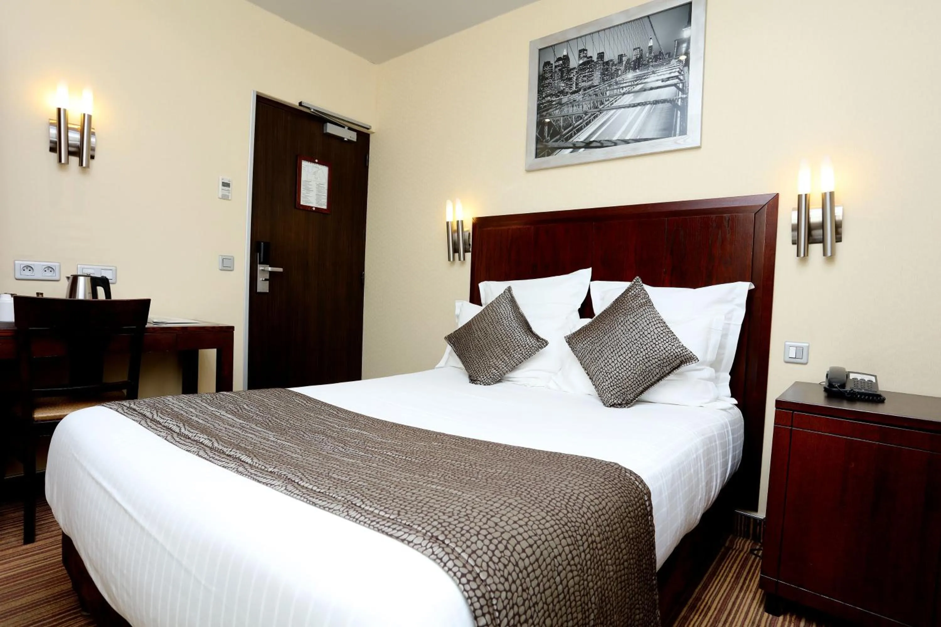 Bed in Grand Hotel Francais