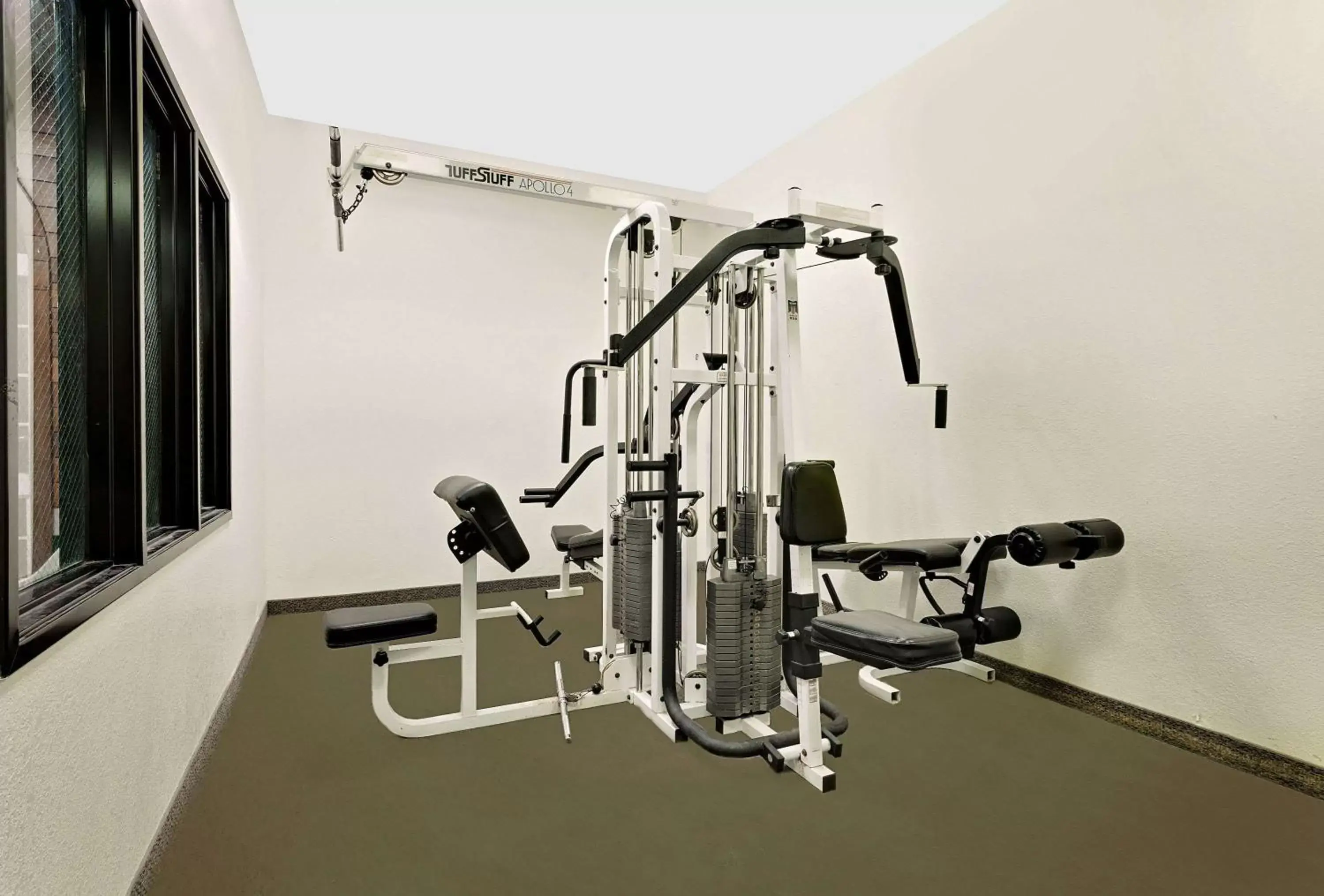 Fitness centre/facilities in Super 8 by Wyndham Battle Mountain