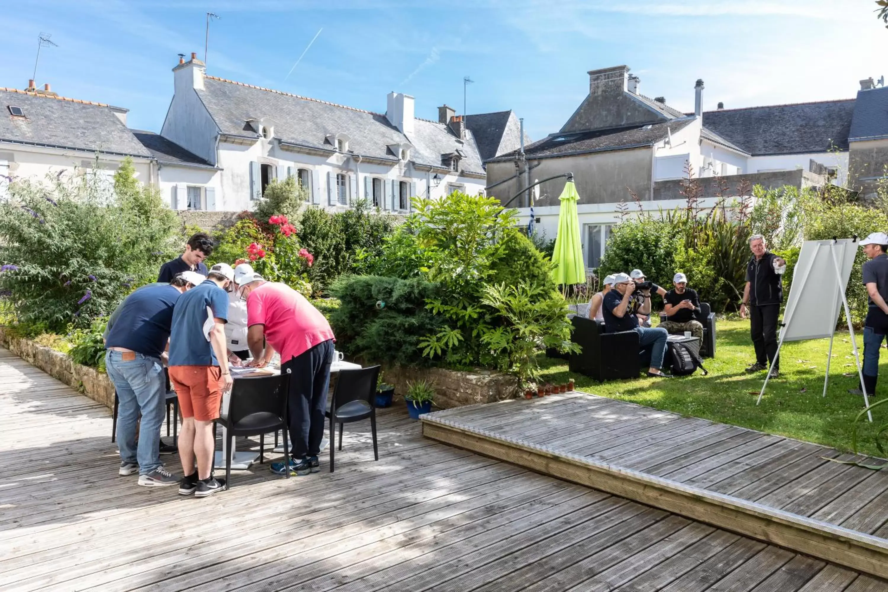 Garden view, Guests in Hotel Restaurant Spa De La Citadelle Lorient