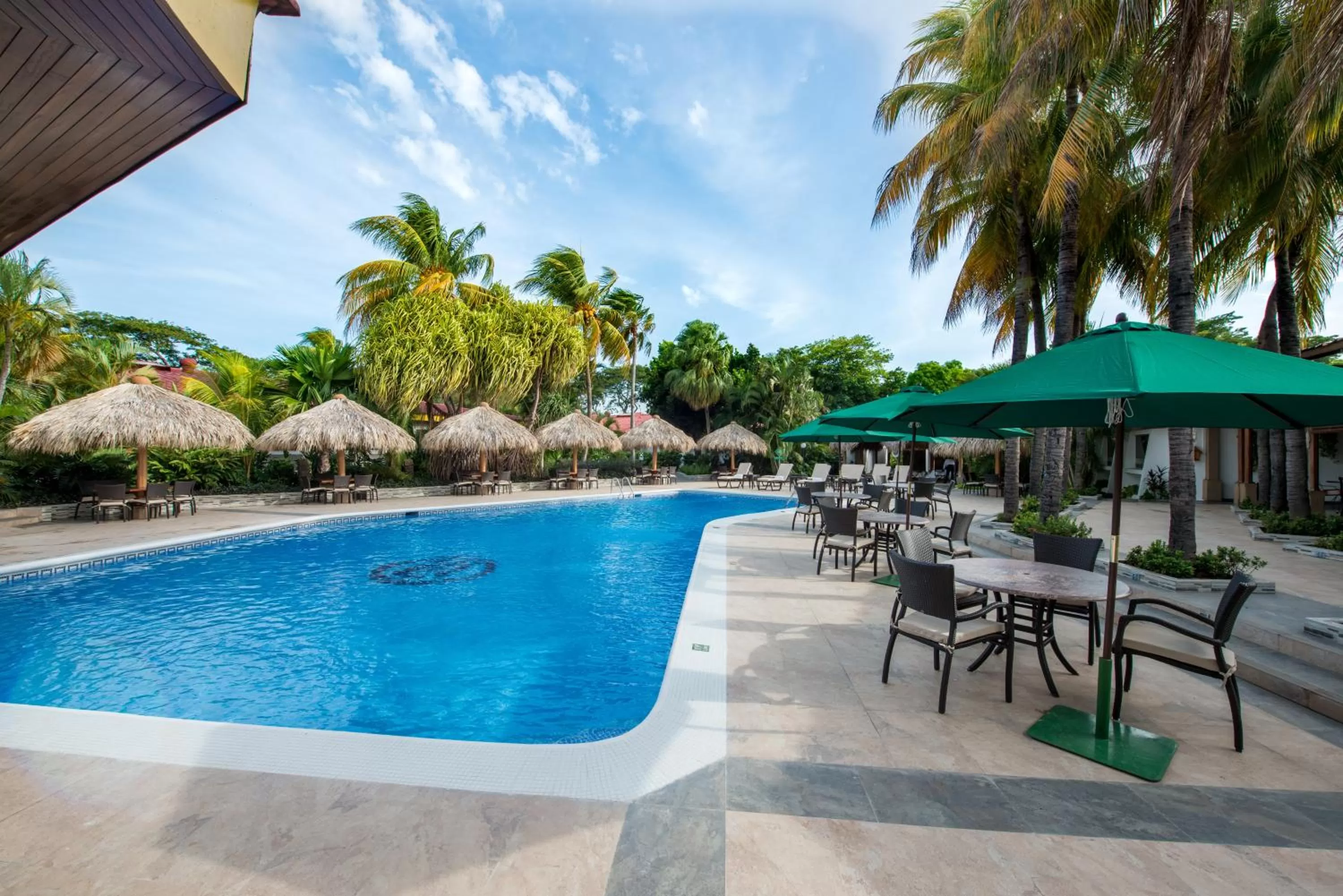 Swimming pool in Hotel Globales Camino Real Managua