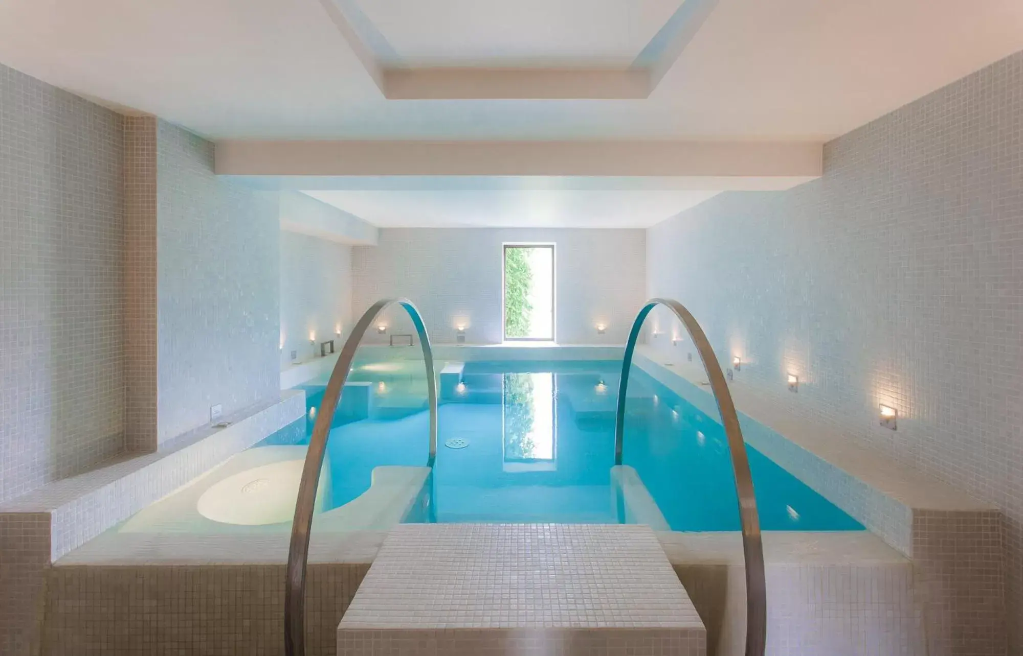 Spa and wellness centre/facilities, Swimming Pool in Baumanière - Les Baux de Provence