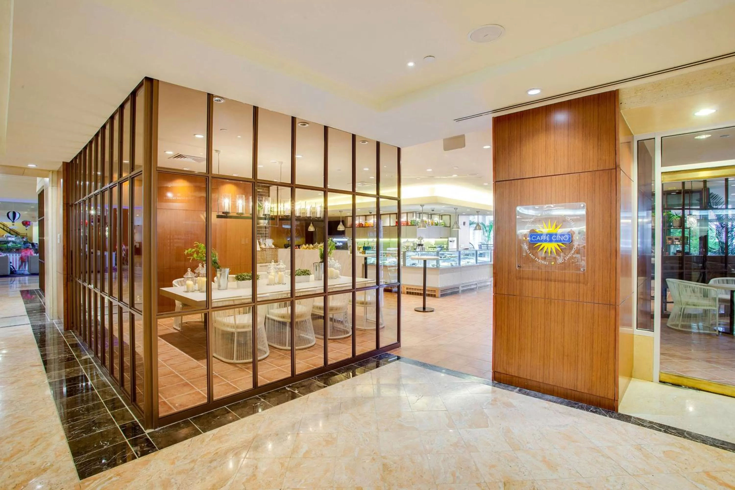 Restaurant/places to eat, Bed in Hilton Guam Resort & Spa