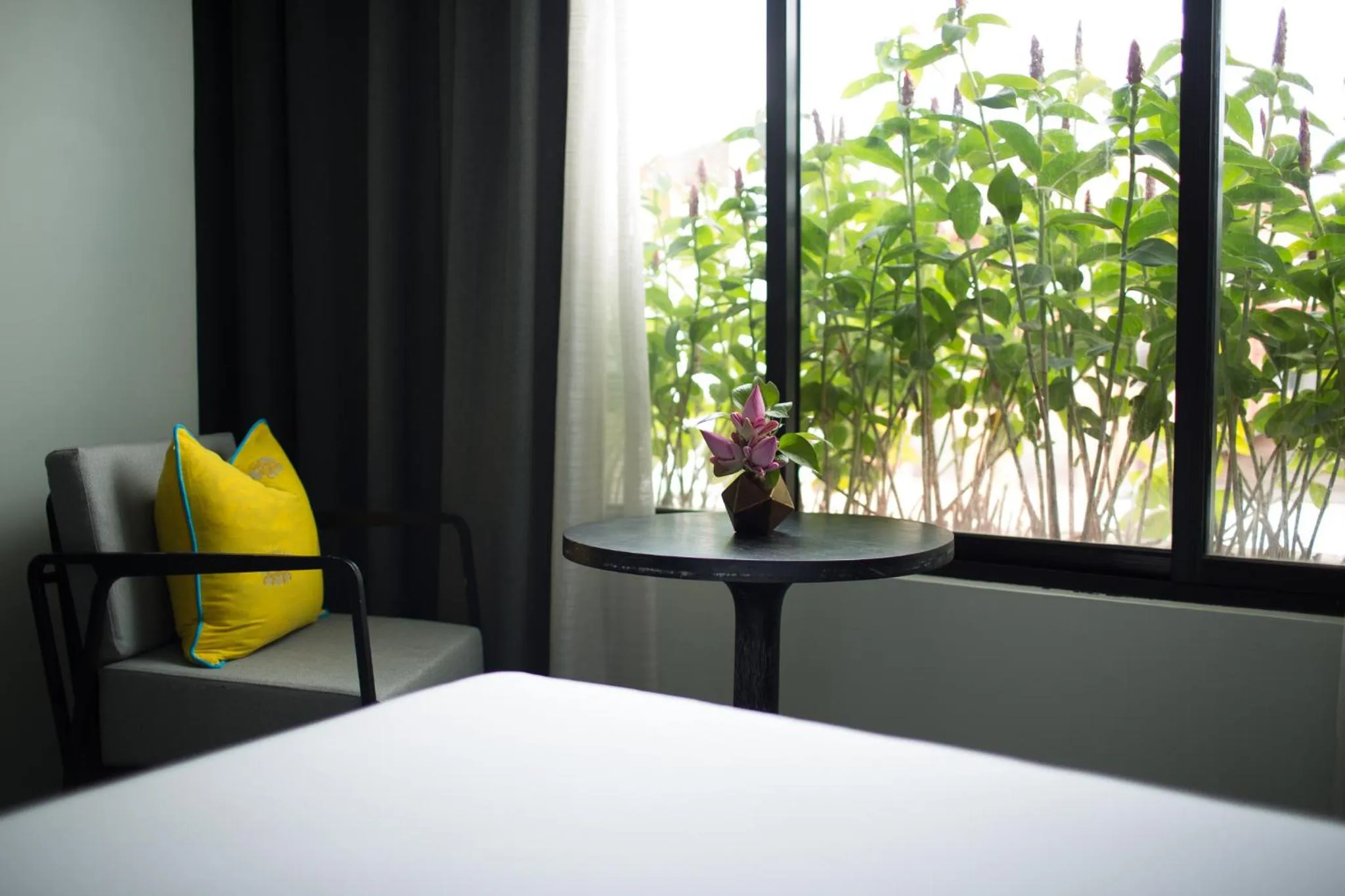 Garden view, Bed in Monthara Angkor Residence