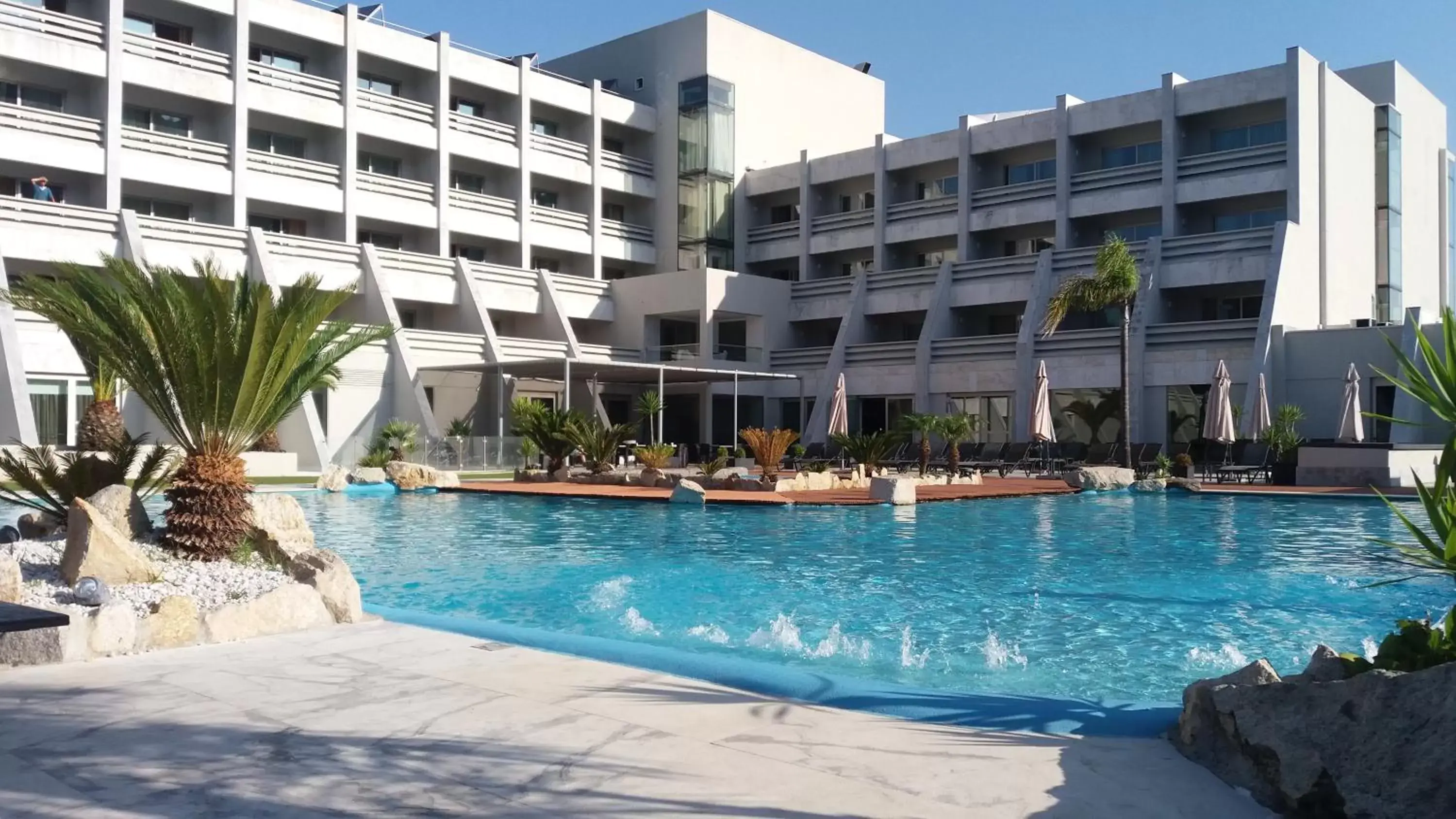 Swimming Pool in Hotel Porta do Sol Conference & SPA