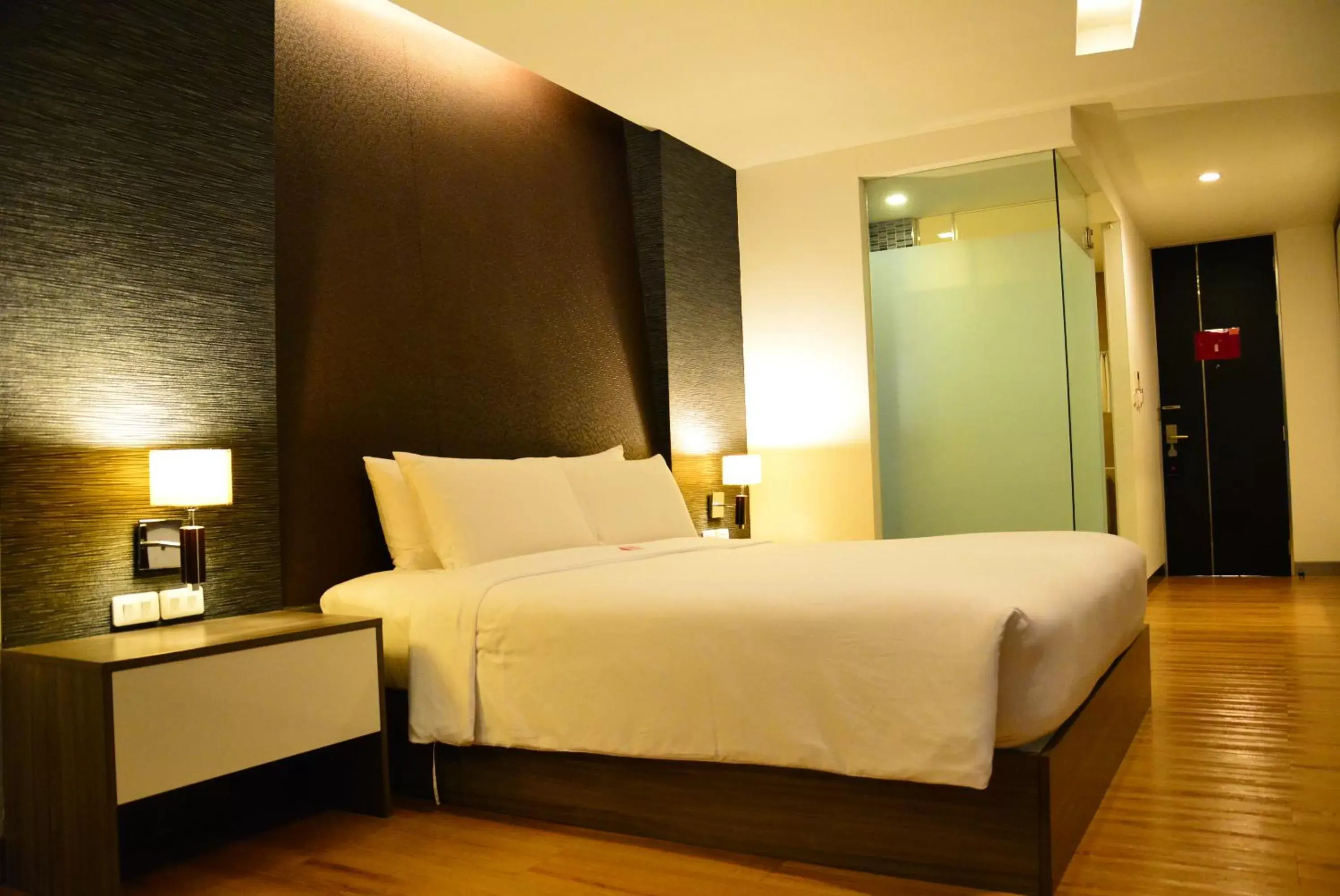 Photo of the whole room, Bed in Trinity Silom Hotel