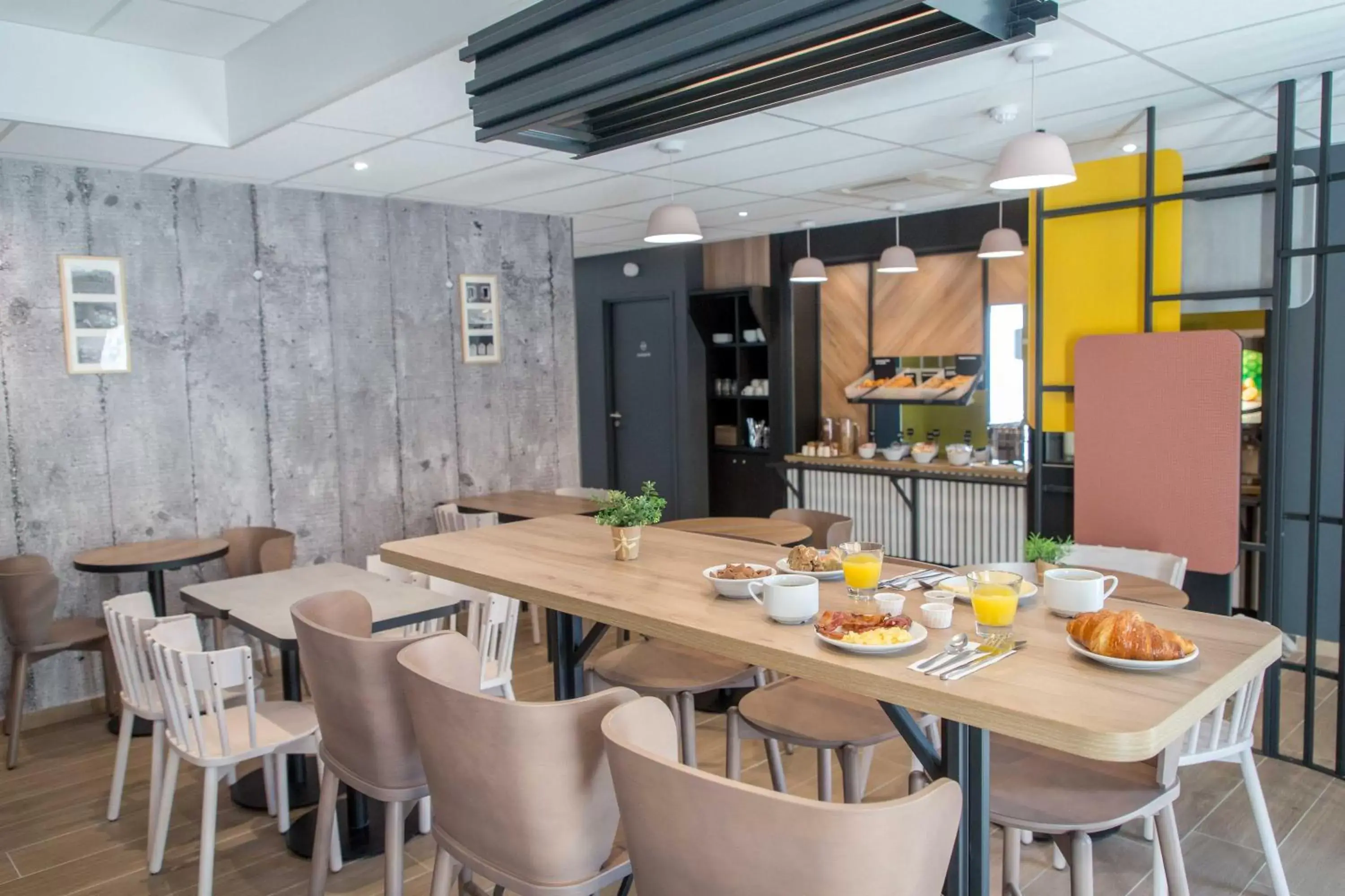 Buffet breakfast in B&B HOTEL Sainte-Maxime Golfe de Saint Tropez Buffet breakfast in B&B HOTEL Sainte-Maxime Golfe de Saint Tropez