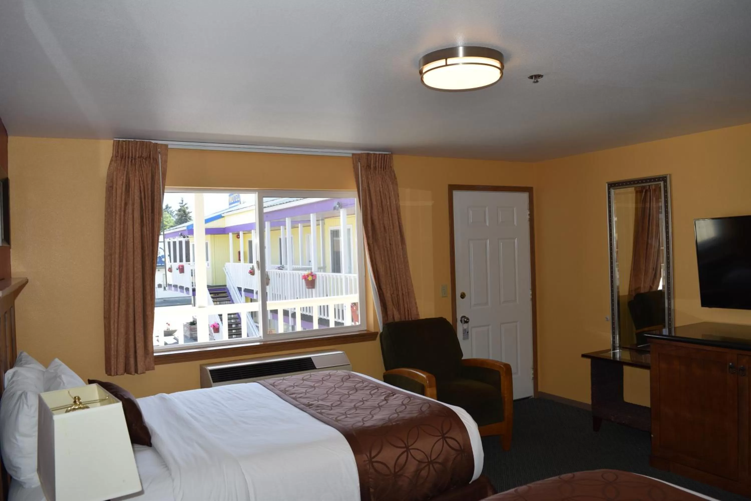 Bedroom, Bed in The Royal Victorian Motel