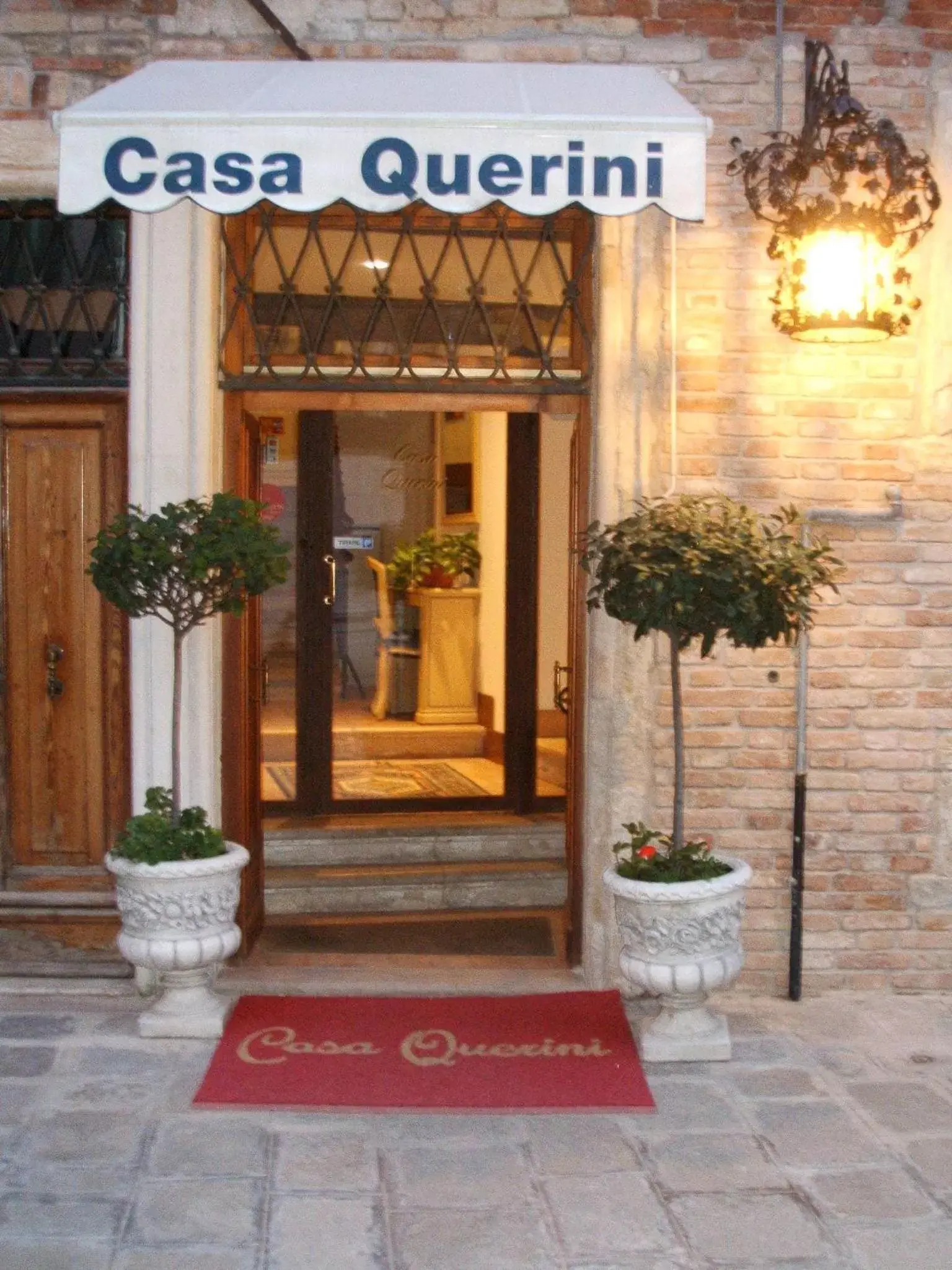 Facade/entrance in Locanda Casa Querini
