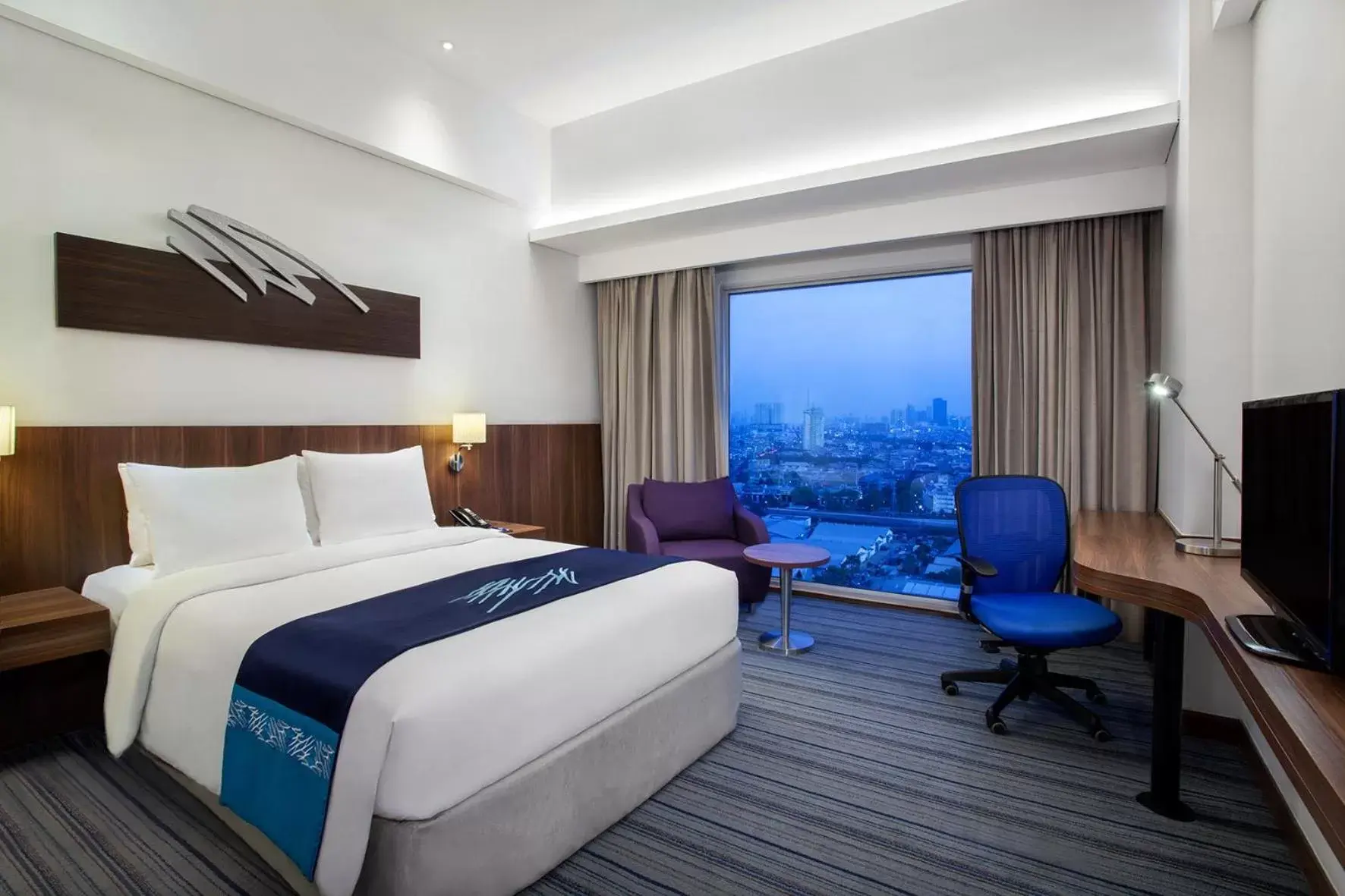 Bedroom in Holiday Inn Express Jakarta Pluit Citygate, an IHG Hotel