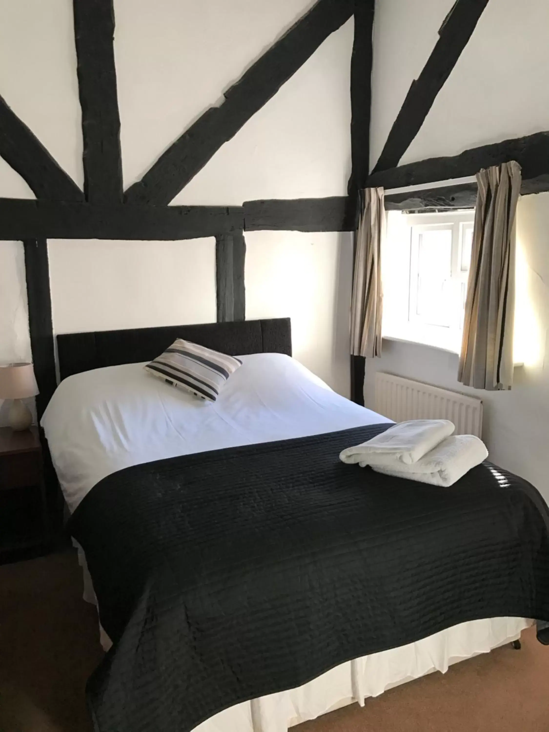 Bed in The Bulls Head Inkberrow