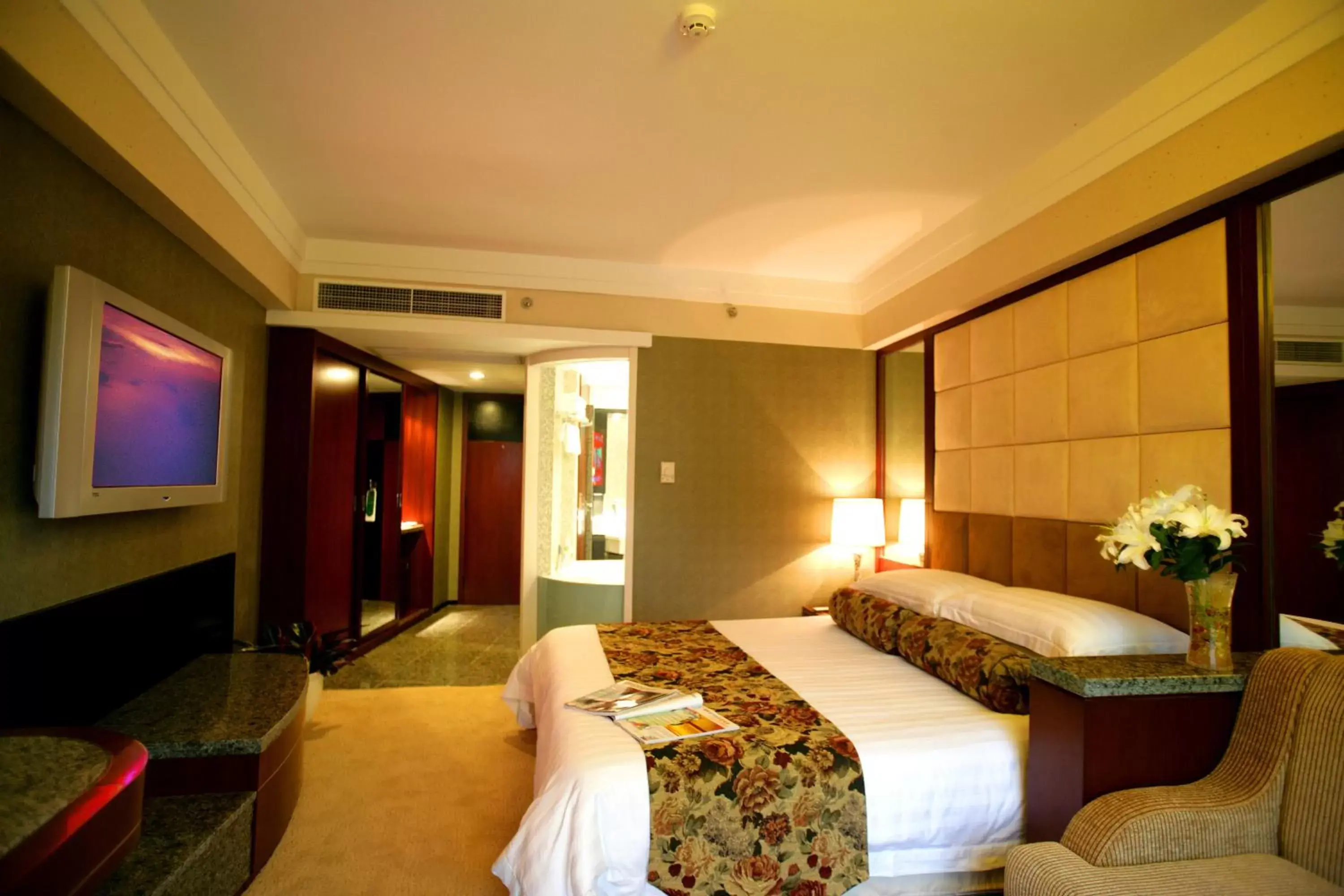 Bedroom, Bed in Nanjing Central Hotel