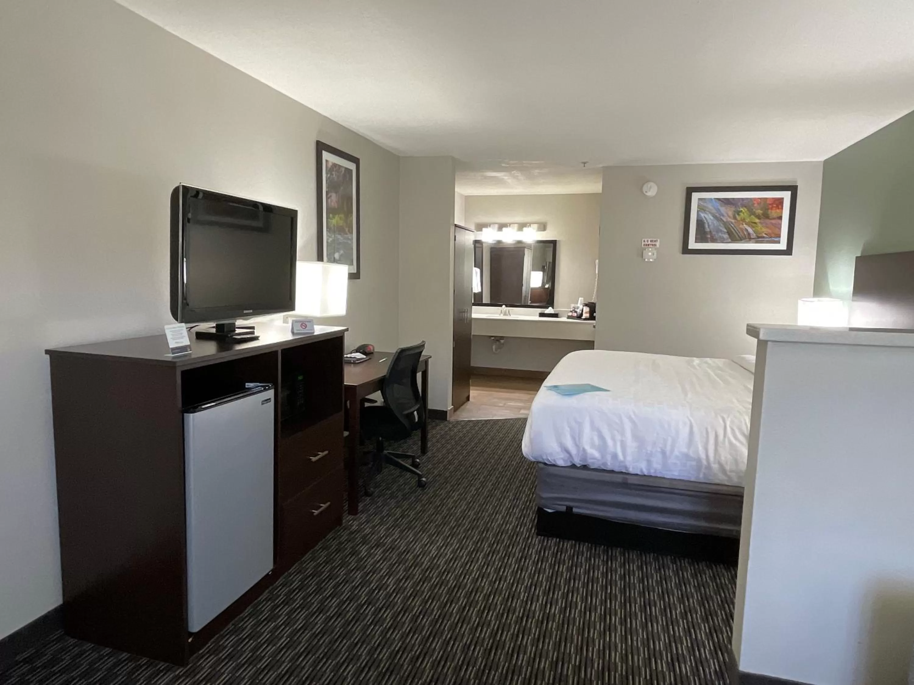 Bed in Wingate by Wyndham Cedar City