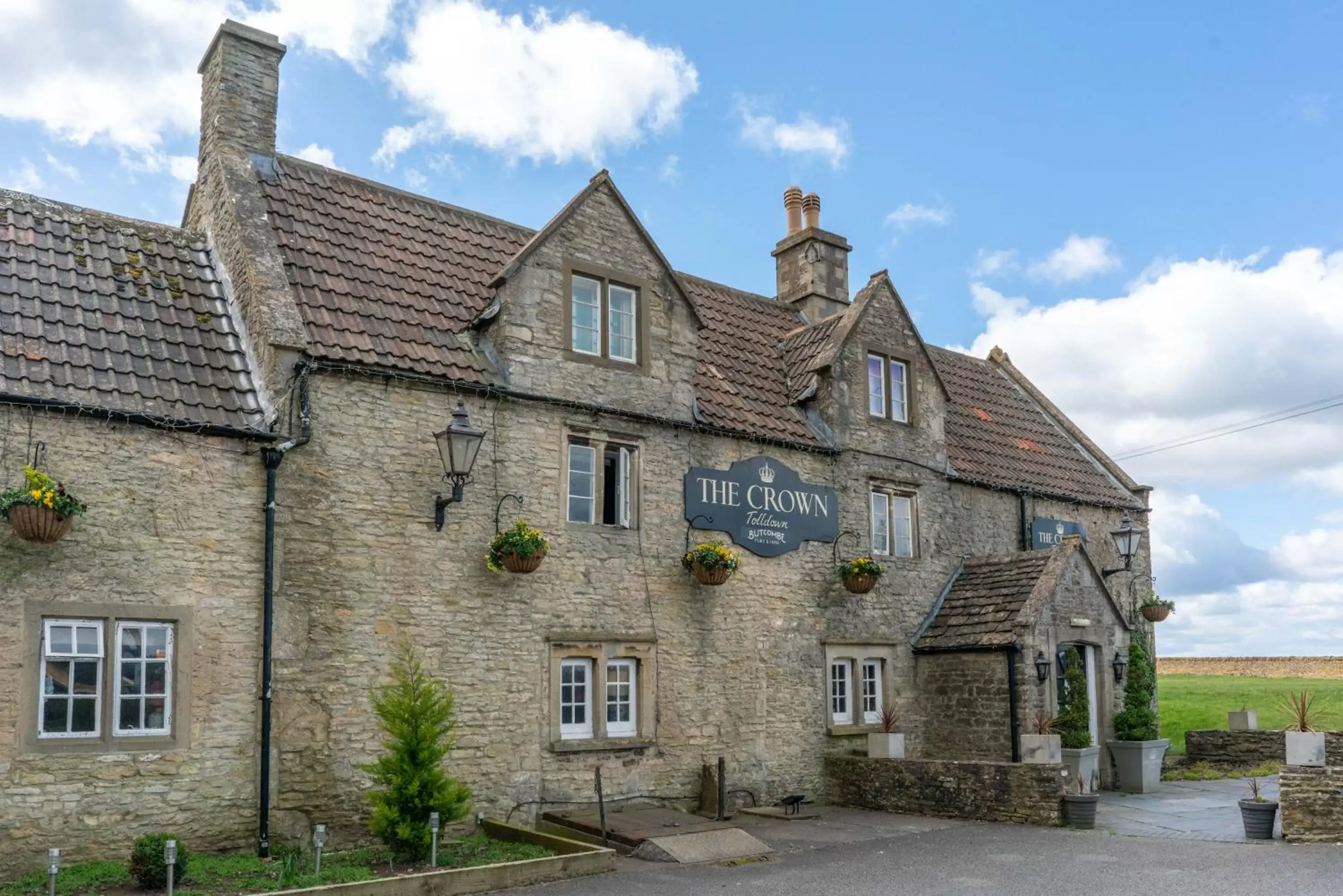 Facade/entrance, Property Building in Crown Inn at Tolldown