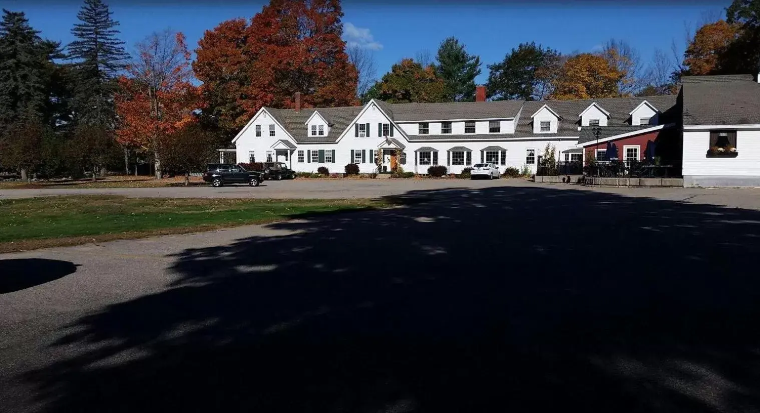 Facade/entrance, Property Building in New England Inn & Lodge