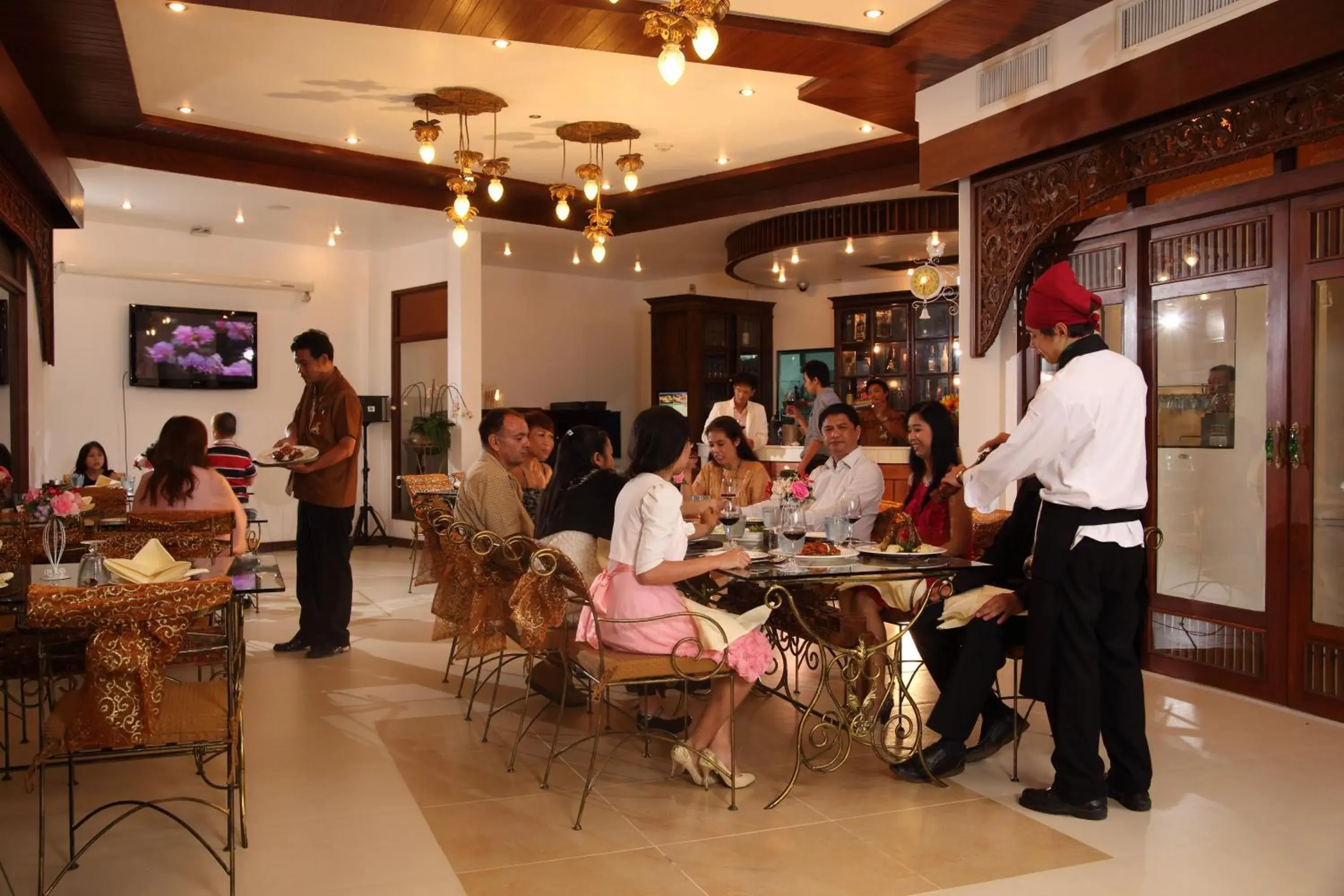 Restaurant/Places to Eat in Kodchasri Thani Hotel