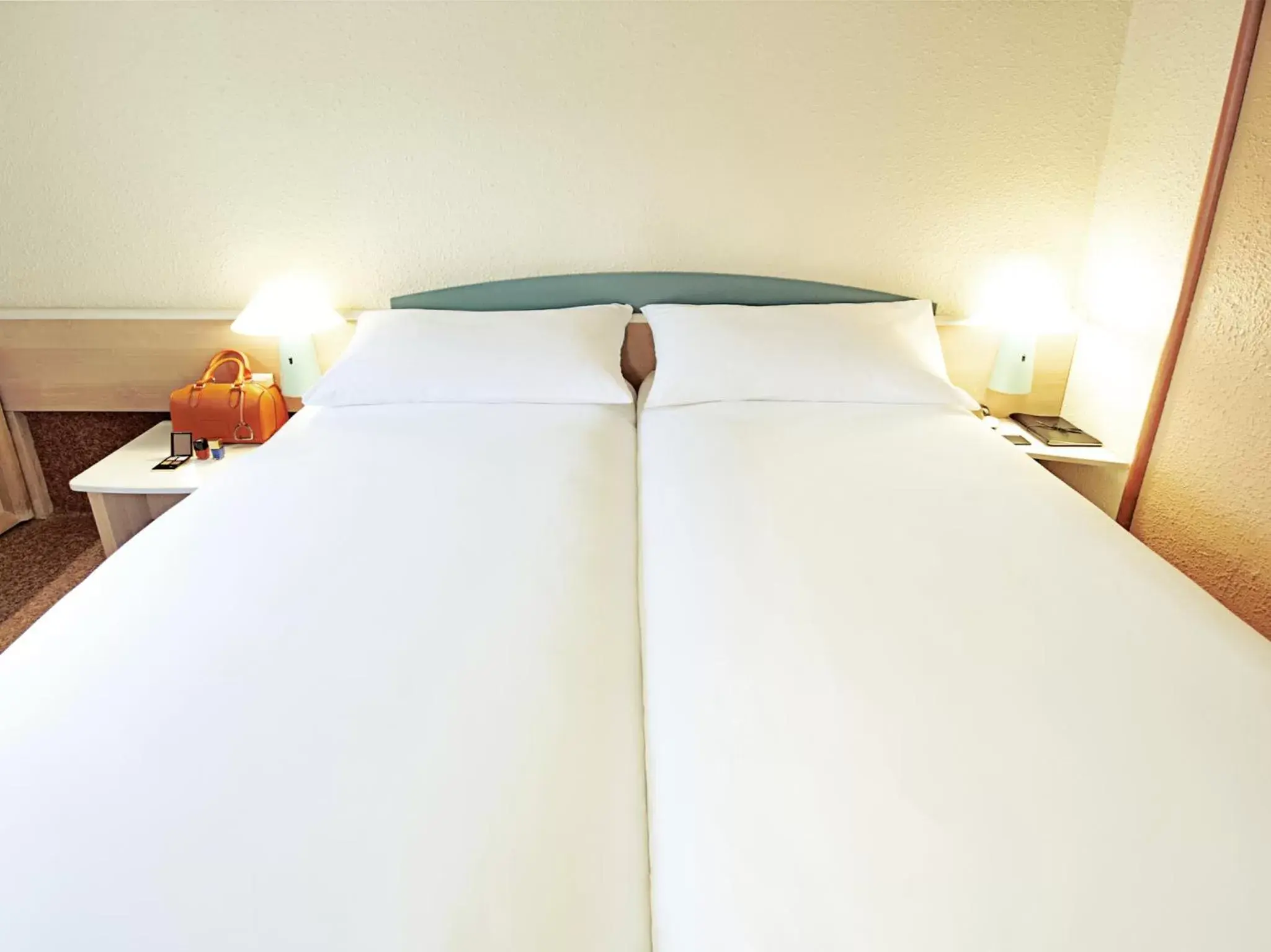 Bed in Hotel ibis Guimaraes