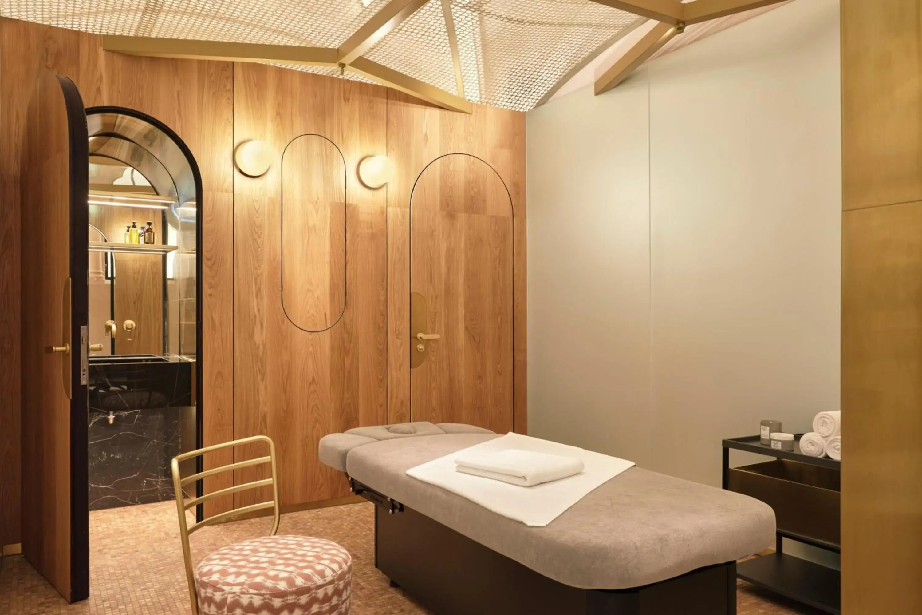 Spa and wellness centre/facilities, Bathroom in W Budapest