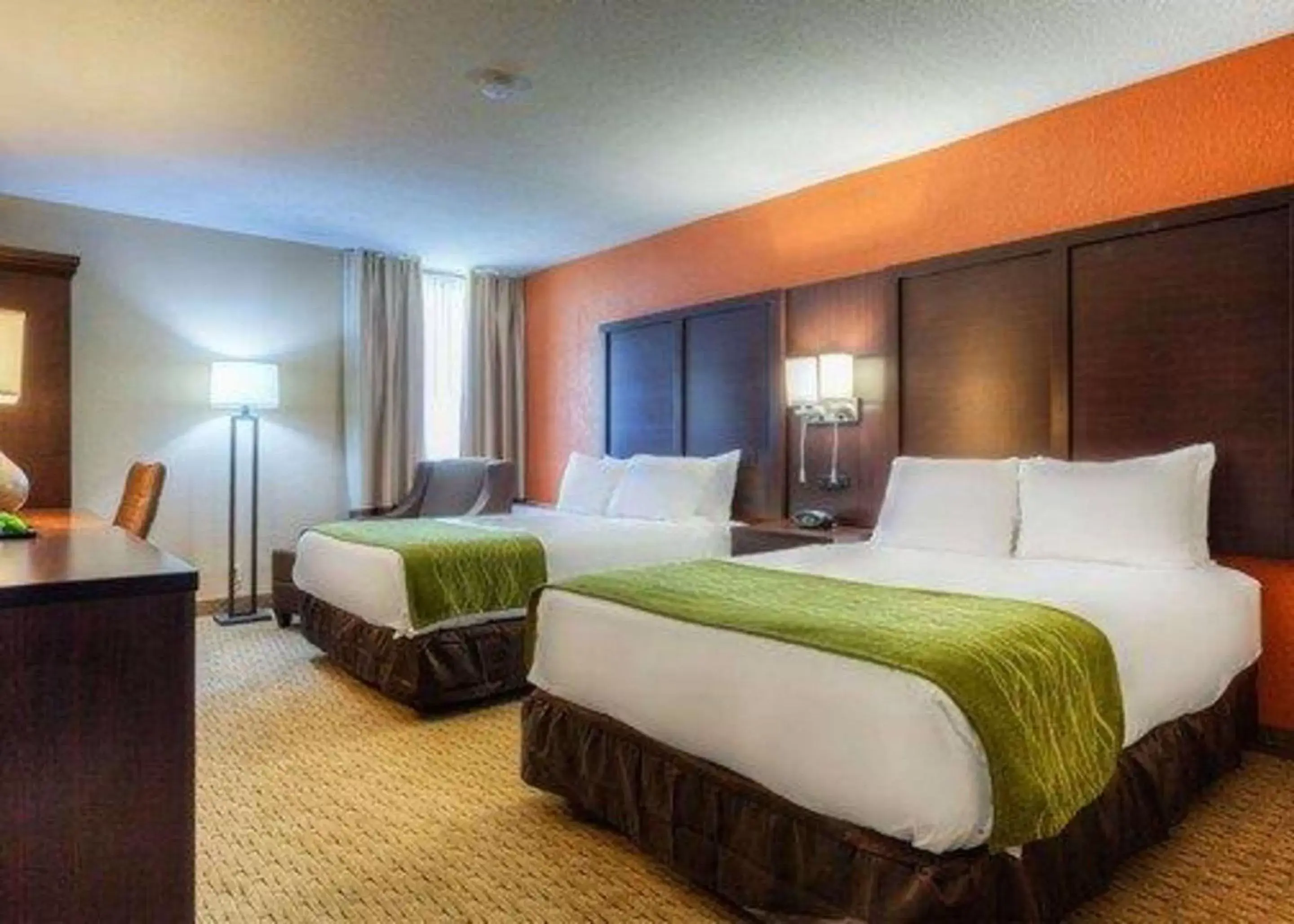 Bed in Comfort Inn & Suites Evansville Airport