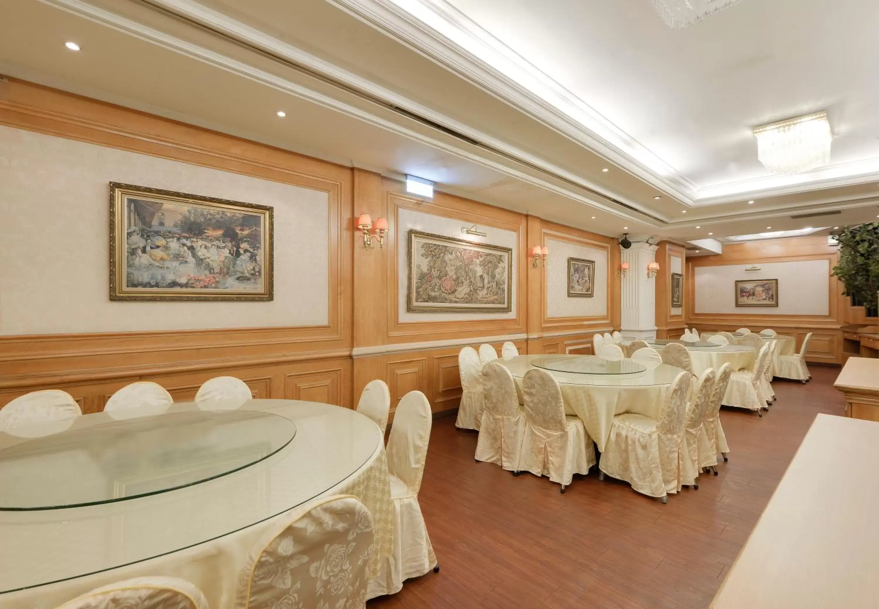 Buffet breakfast, Banquet Facilities in Forbes Hotel