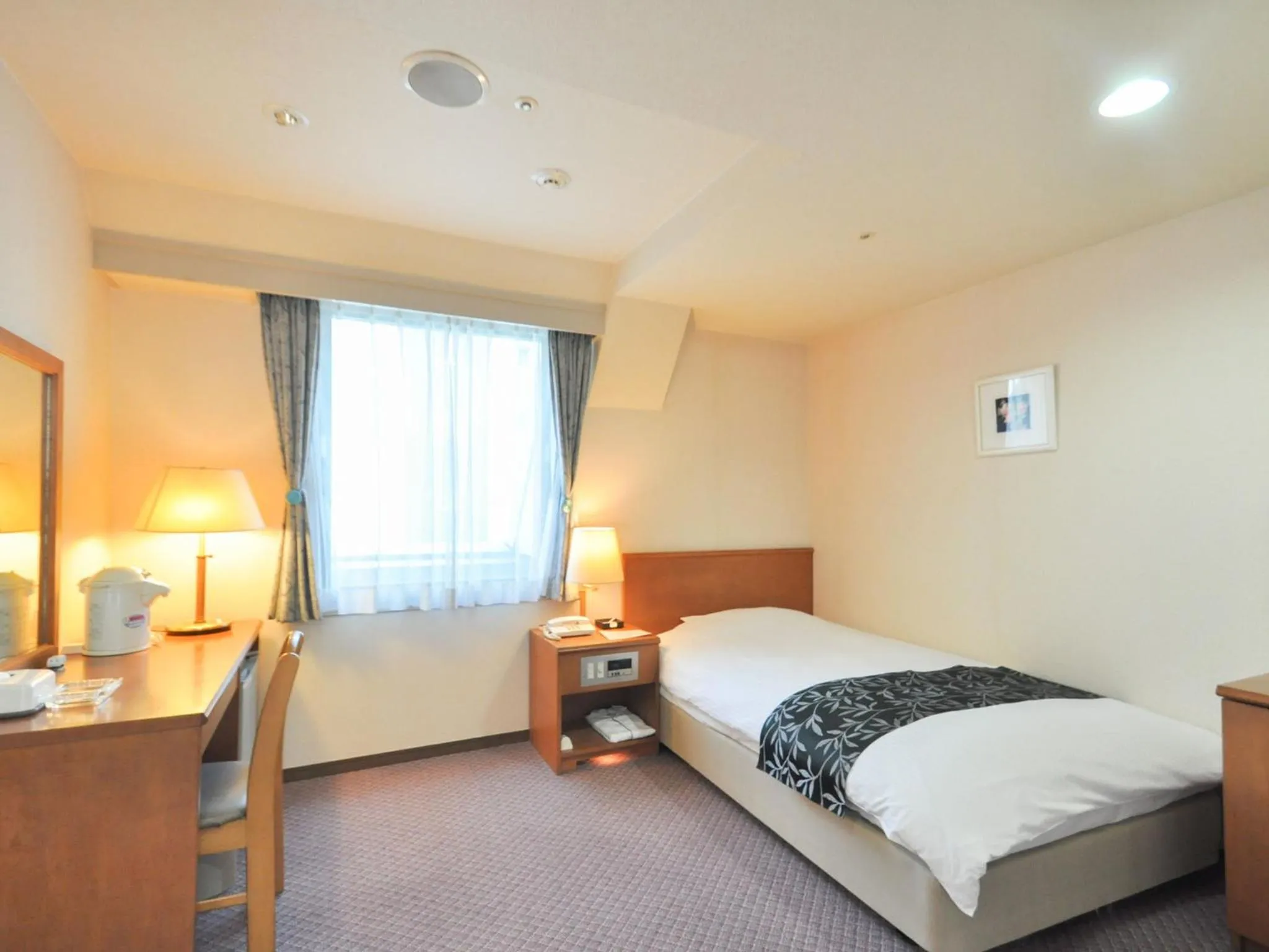 Photo of the whole room, Bed in Kobe City Gardens Hotel (Formally Hotel Kobe Shishuen)