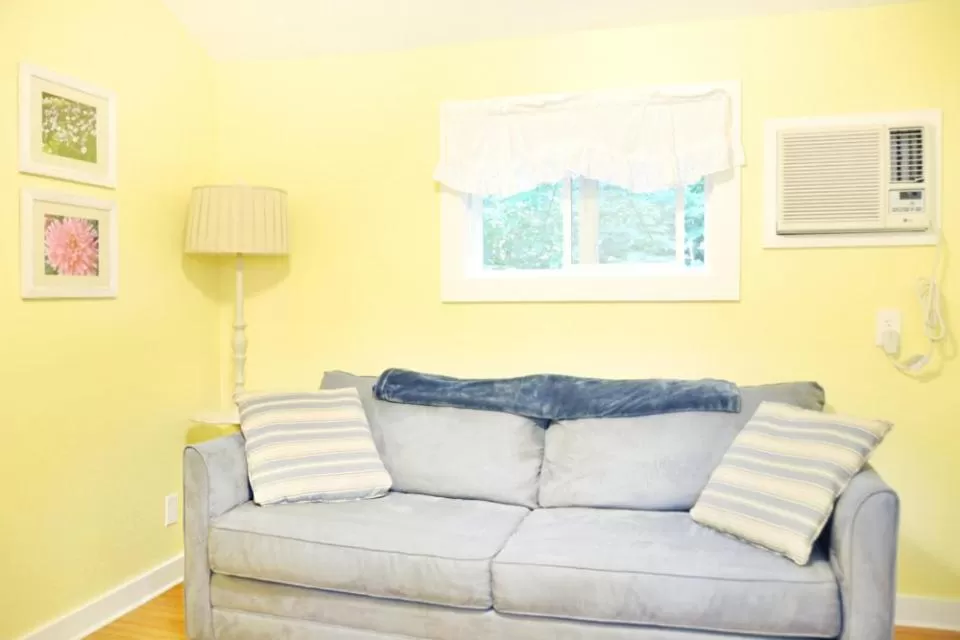 Deluxe Two-Bedroom Cottage - Dog Friendly in 2 River Road Inn & Cottages
