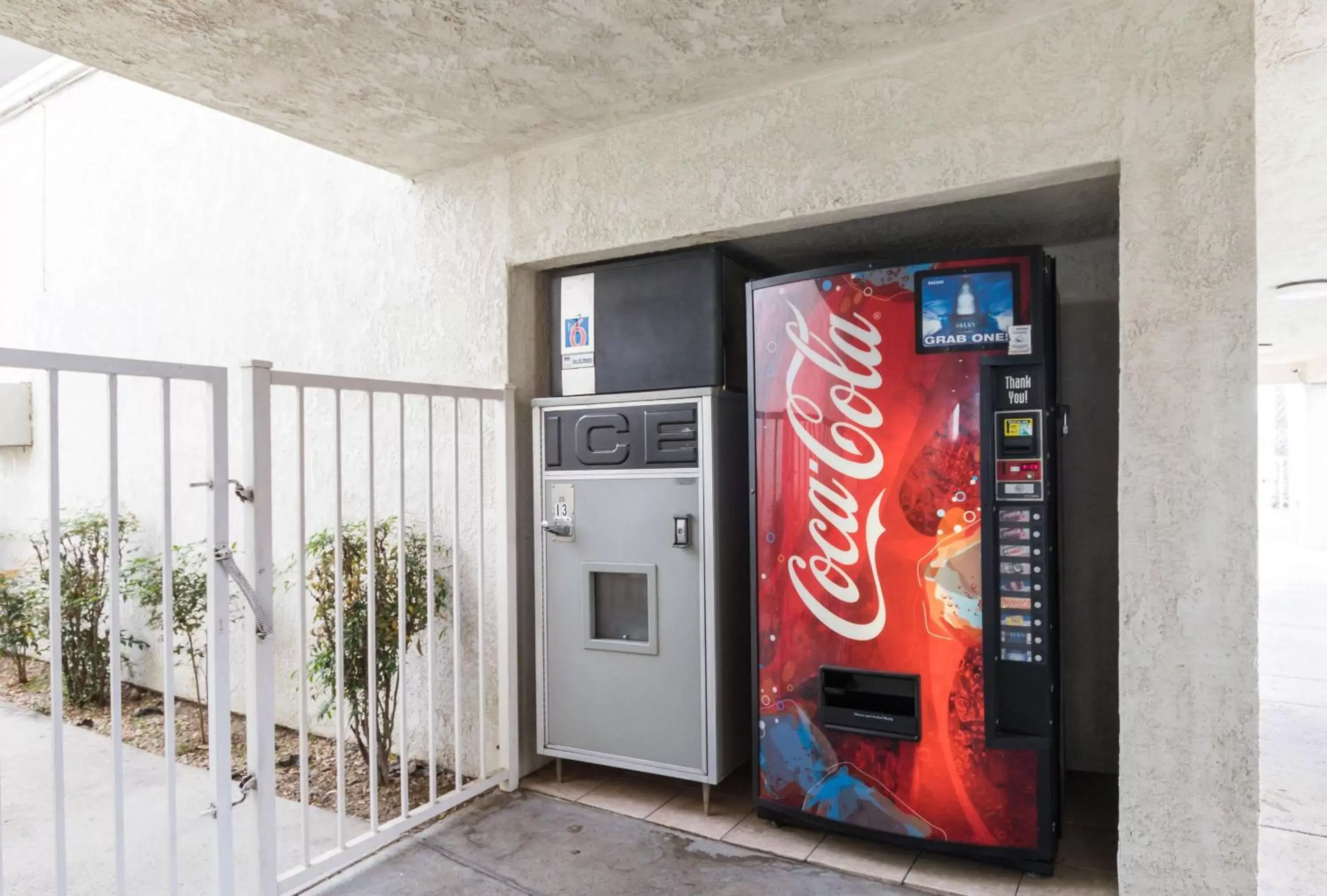 vending machine in Motel 6 Hemet