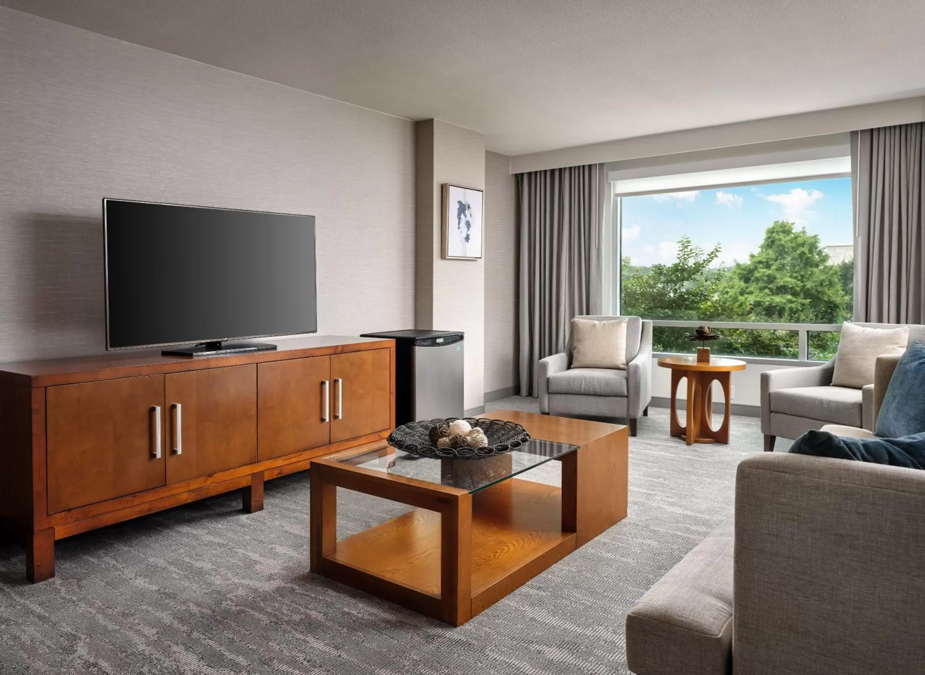 Communal lounge/ TV room, TV/Entertainment Center in The Westin Austin at The Domain