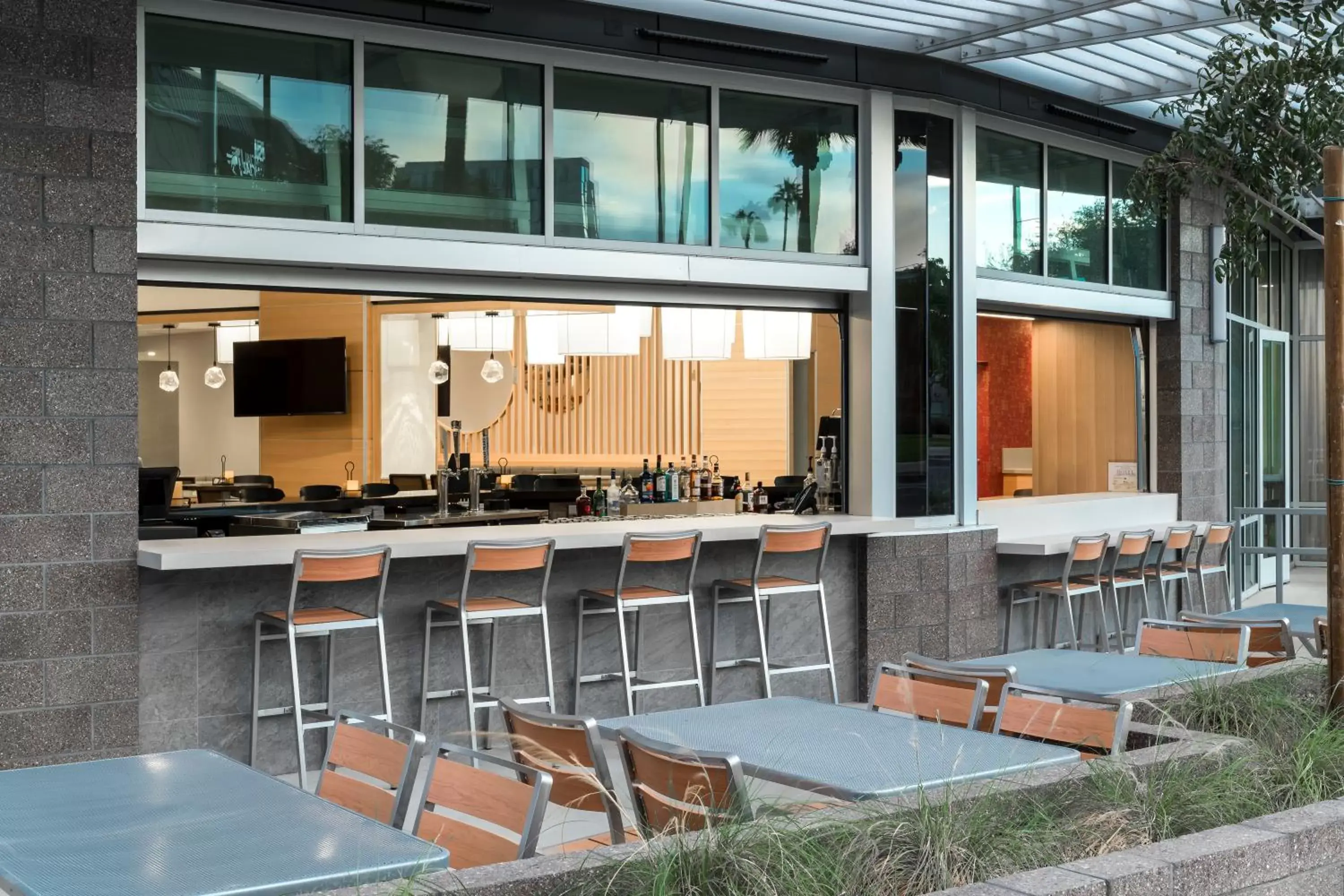 Patio, Restaurant/Places to Eat in Hyatt House Tempe Phoenix University