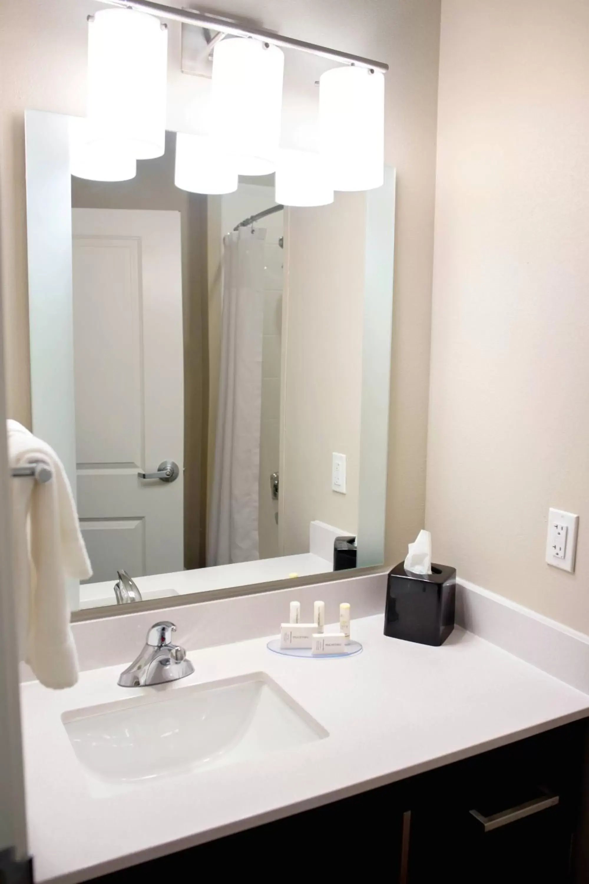 Bathroom in TownePlace Suites by Marriott Ames