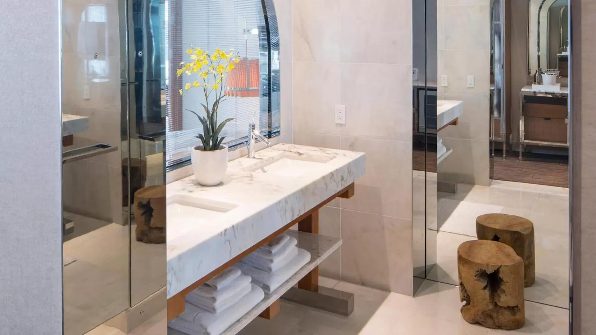 Junior Suite in Lotte Hotel Seattle Junior Suite in Lotte Hotel Seattle