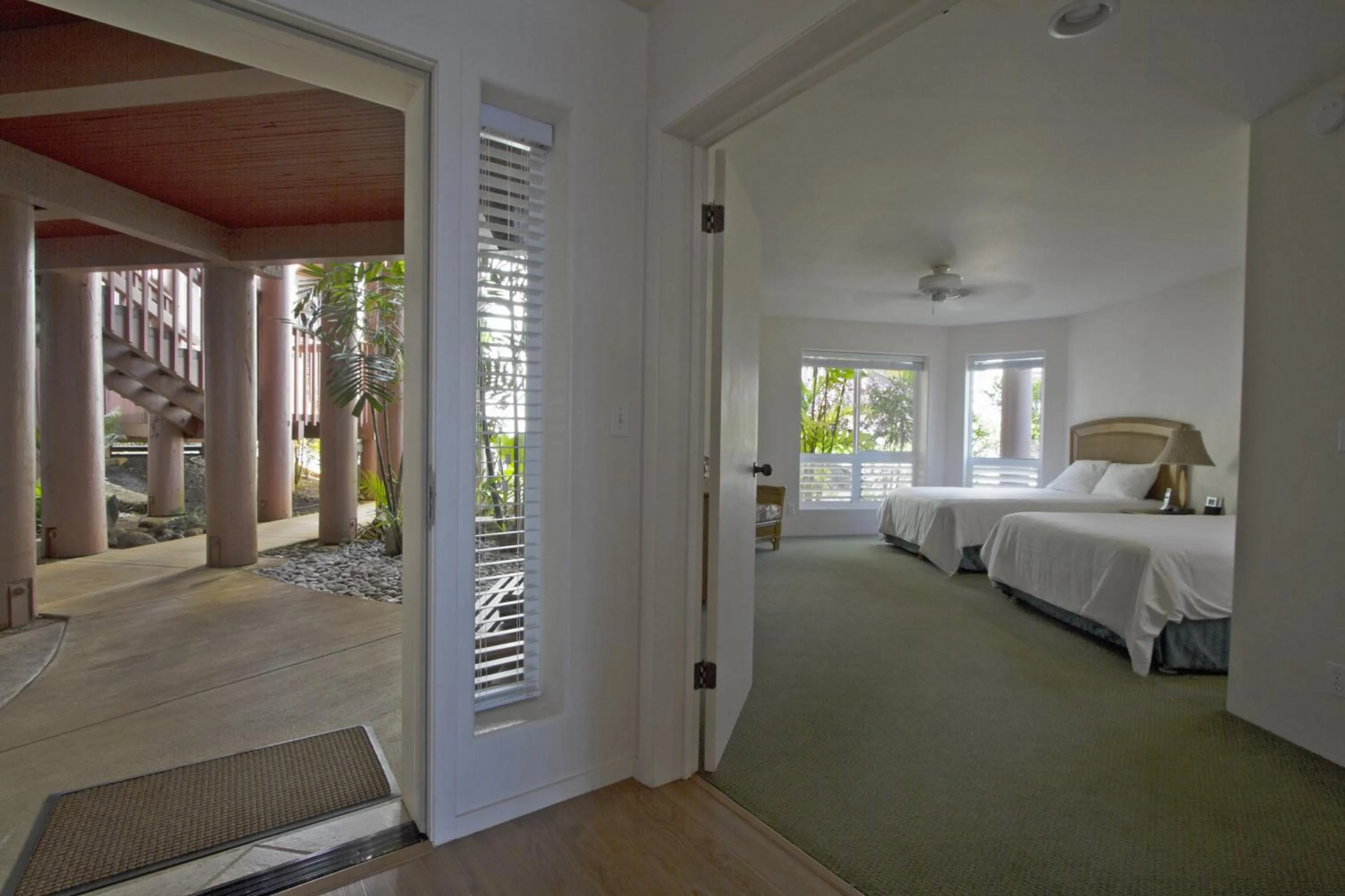 Photo of the whole room, Bed in Club Wyndham Shearwater