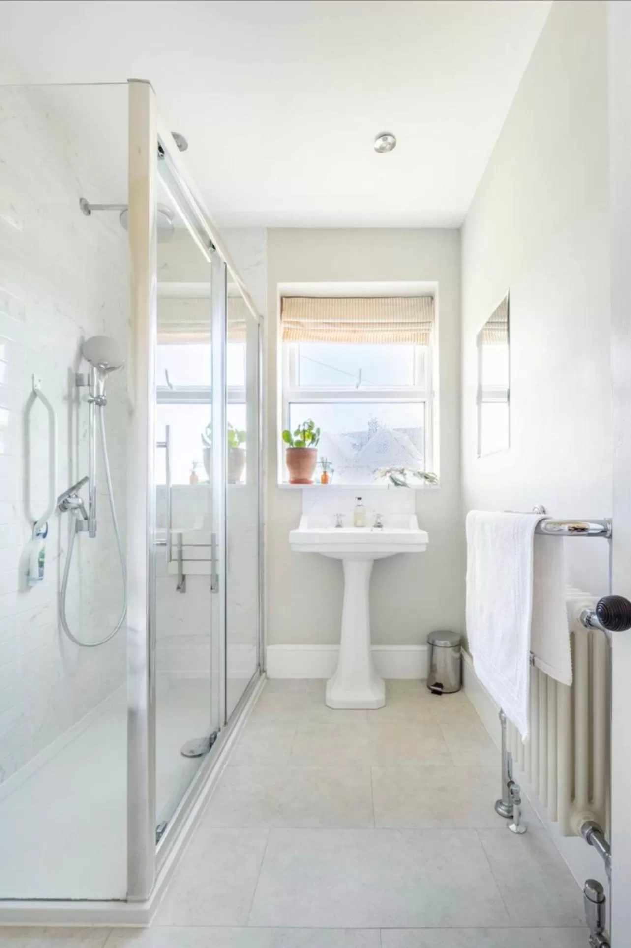 Shower, Bathroom in Hedgebank