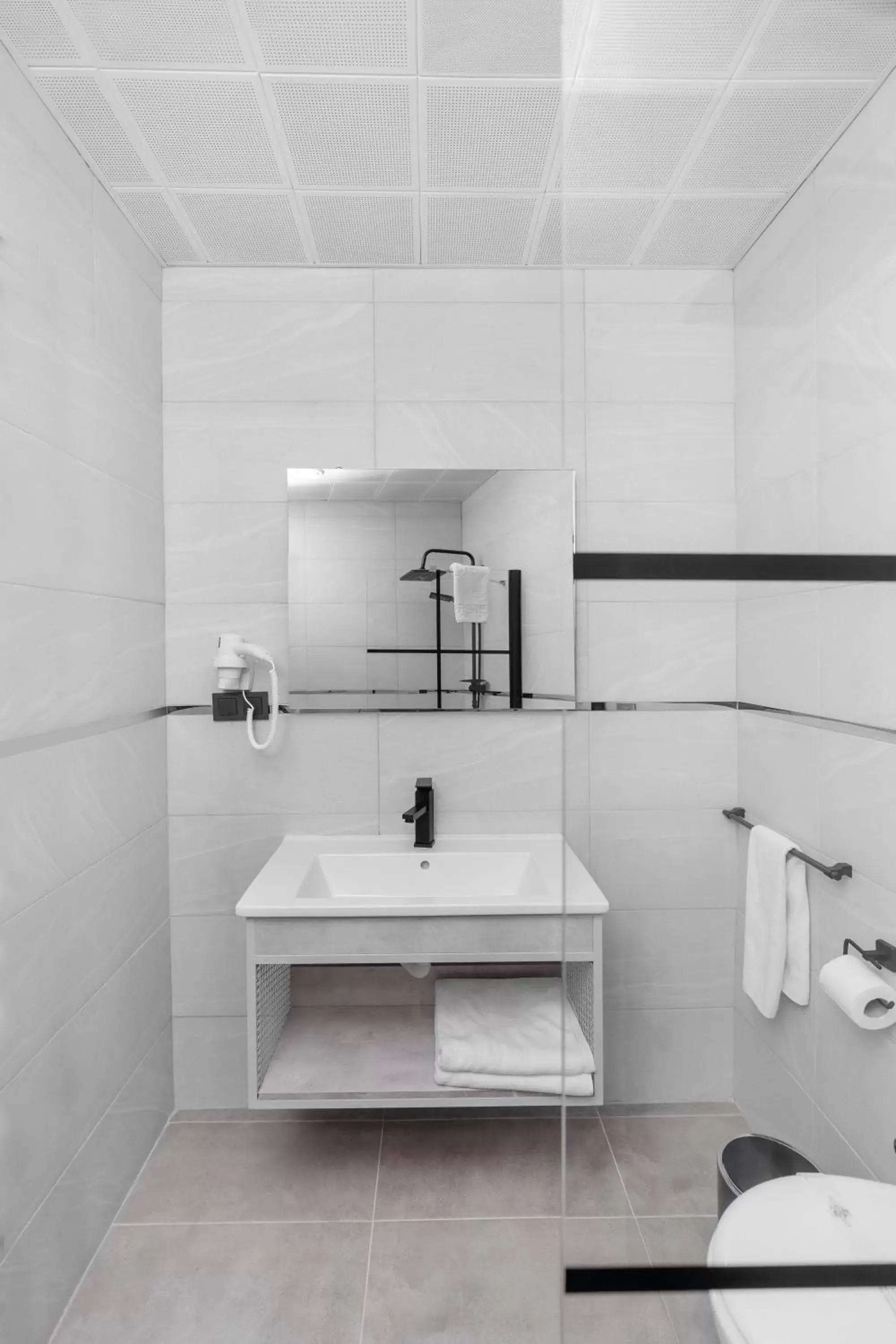 Bathroom in Melanj Airport Hotel