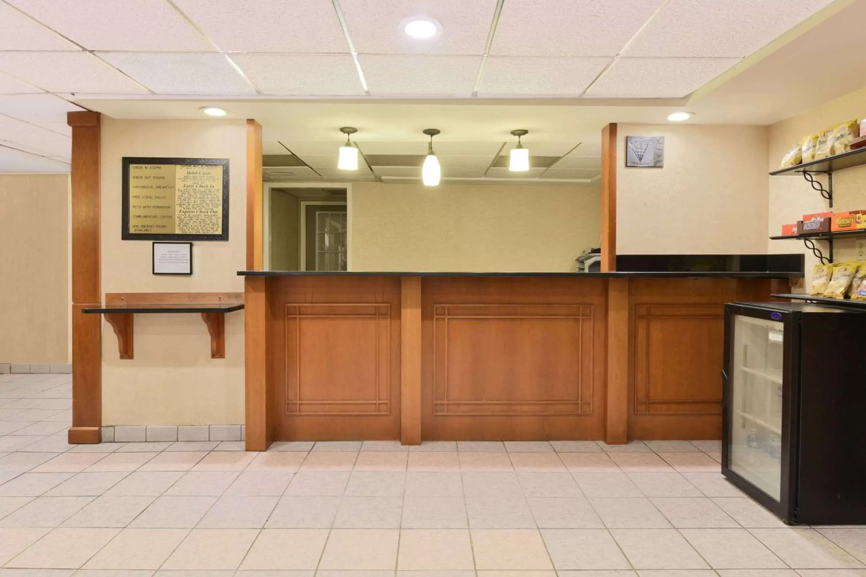 Lobby or reception, Lobby/Reception in Howard Johnson by Wyndham Allentown/Dorney Hotel & Suites