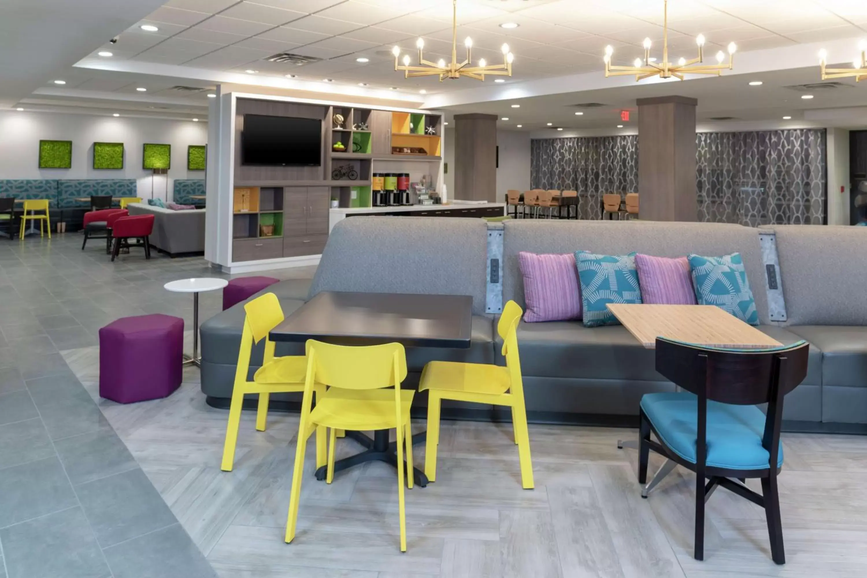 Lobby or reception, Restaurant/Places to Eat in Home2 Suites By Hilton Indianapolis Airport