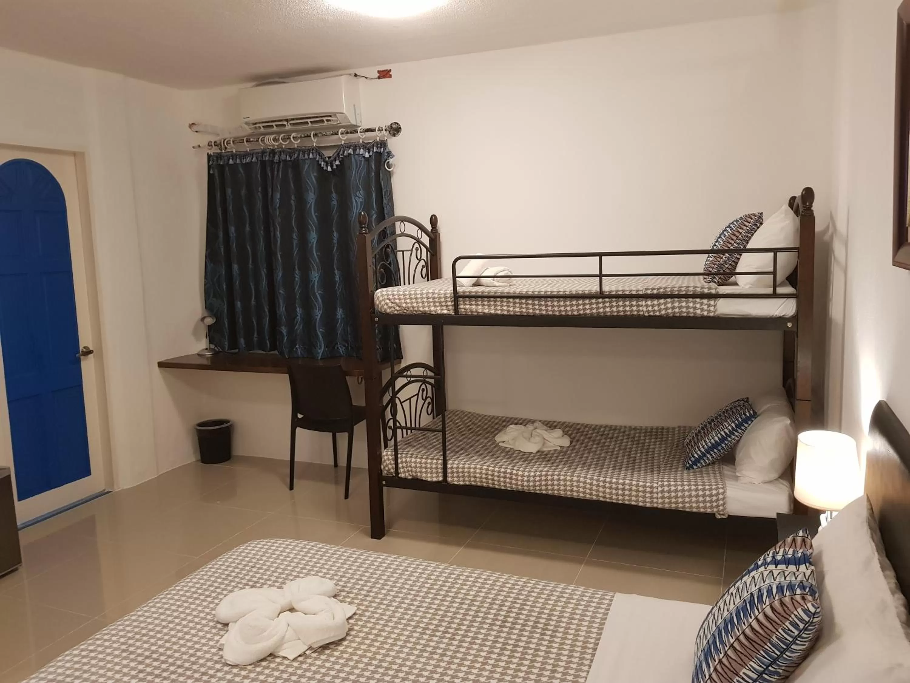 bunk bed, Bed in D´Gecko Hotel