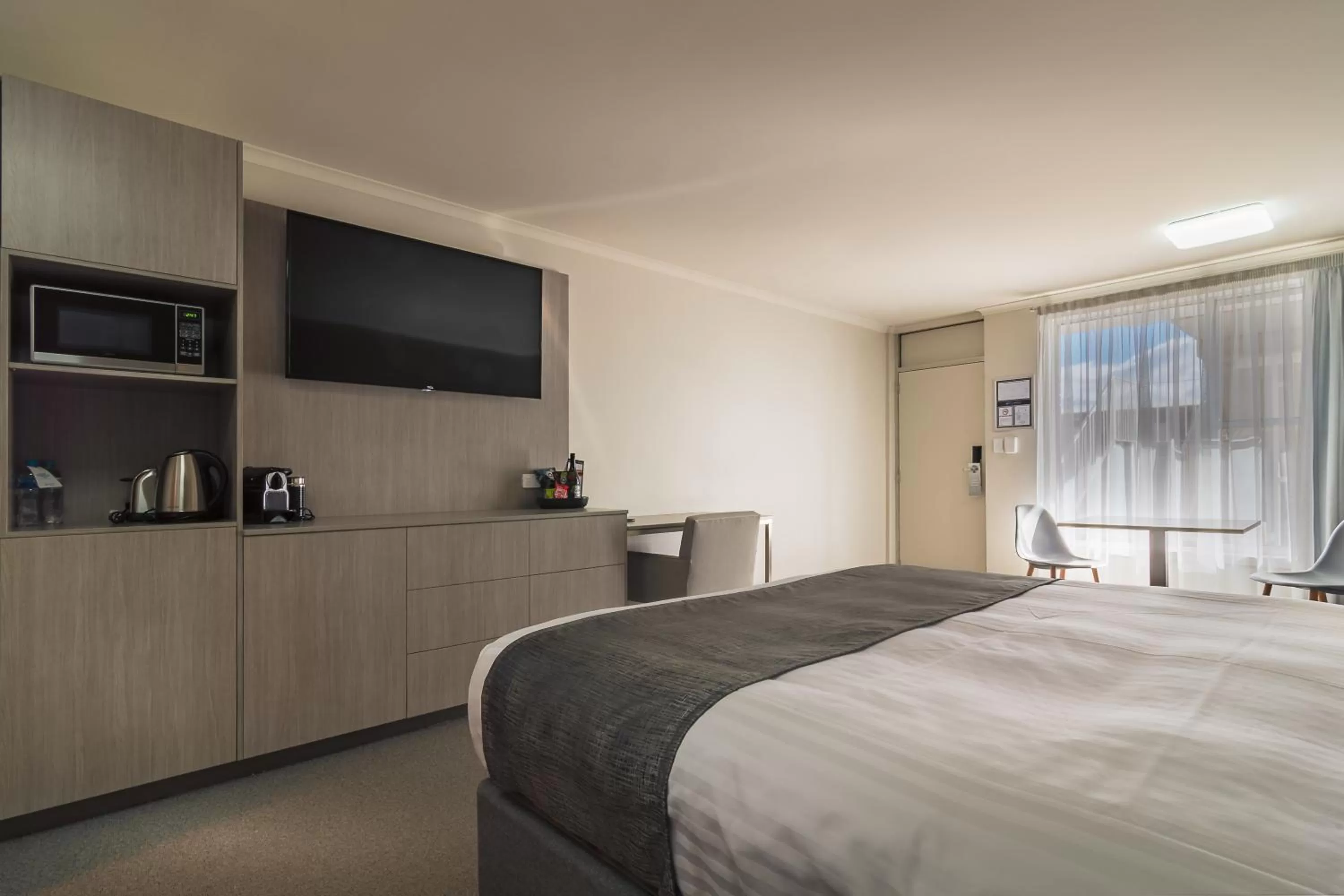 TV and multimedia, Bed in Argosy Motor Inn