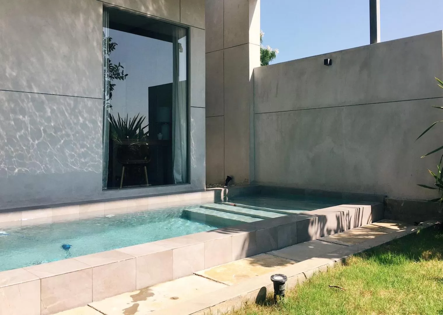 Swimming pool in Doowall Hotel