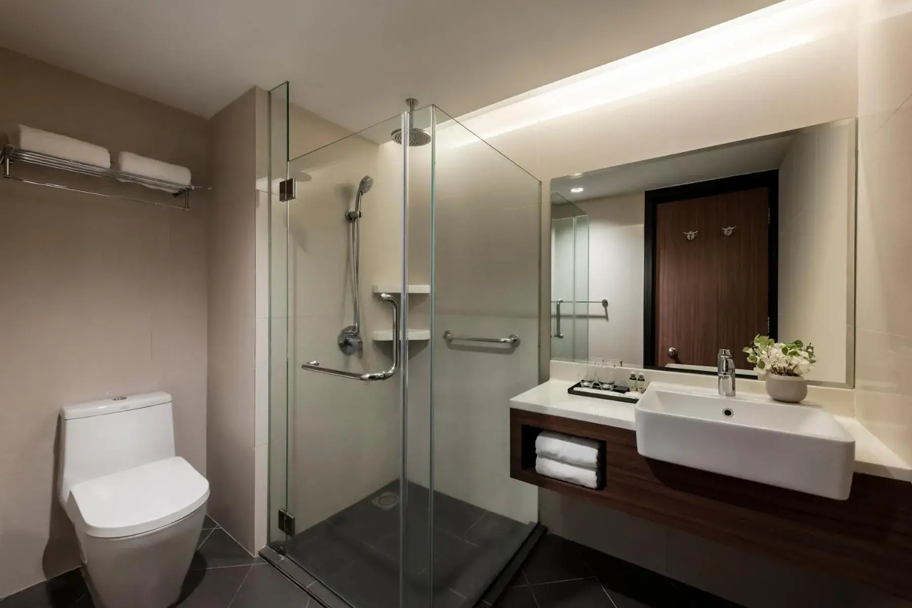 Bathroom in Oakwood Hotel and Residence Kuala Lumpur