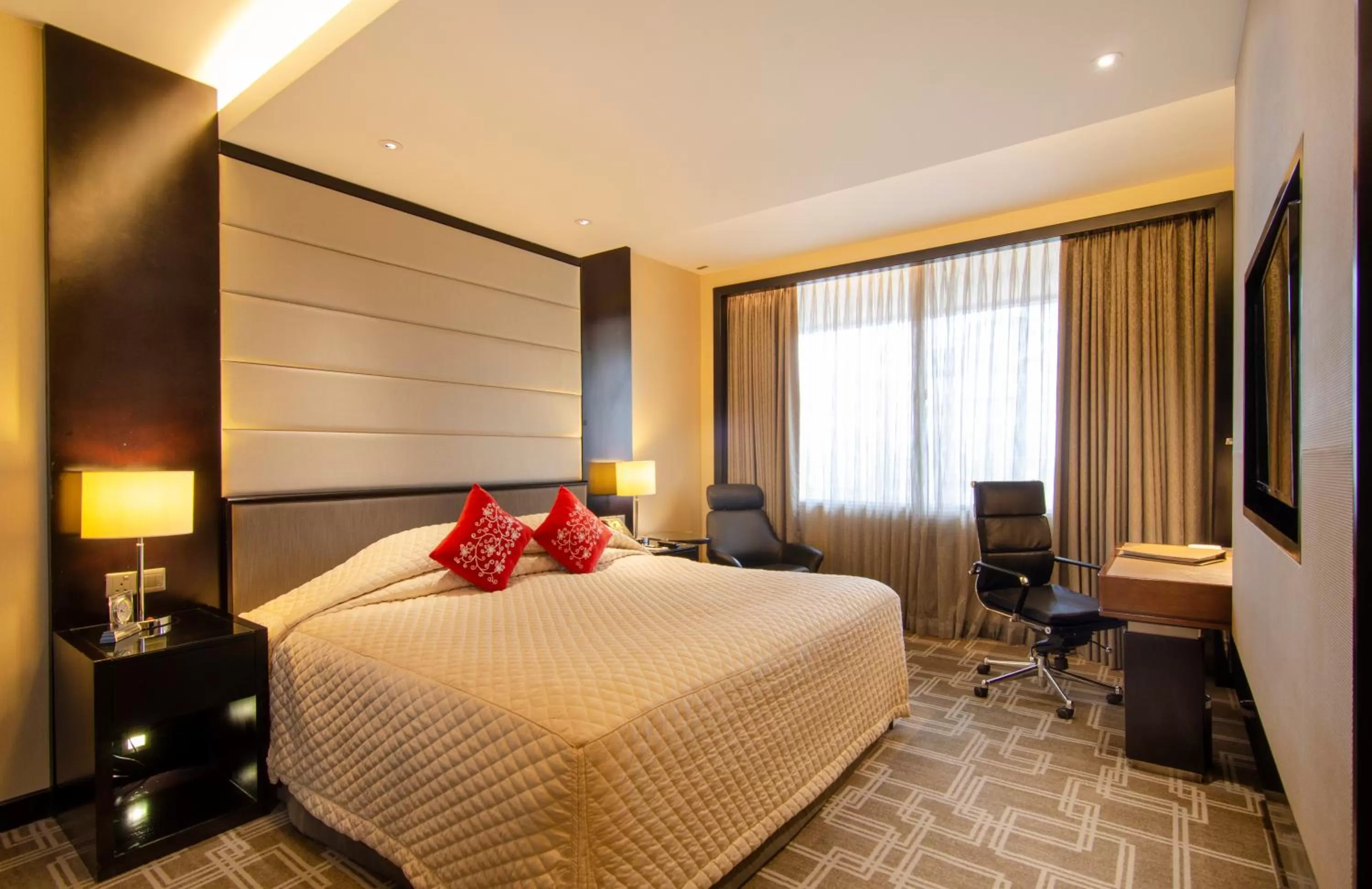 Bed in Pan Pacific Sonargaon Dhaka